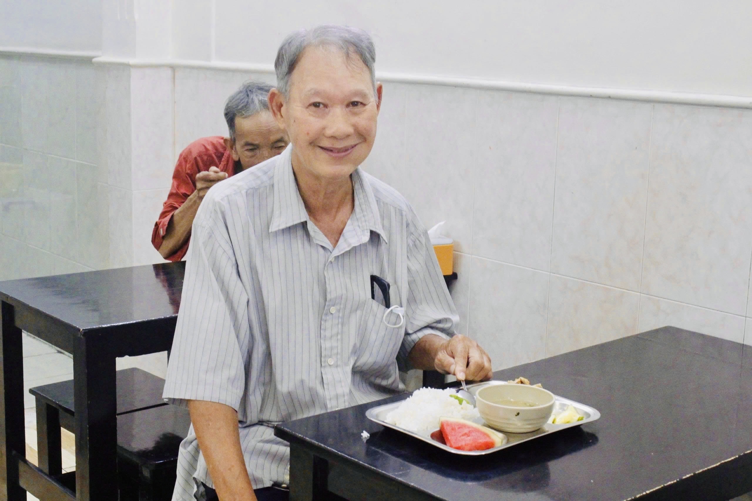 Quán cơm miễn phí gần bệnh viện và lời chúc lạ: ‘Mong không gặp lại’- Ảnh 1.