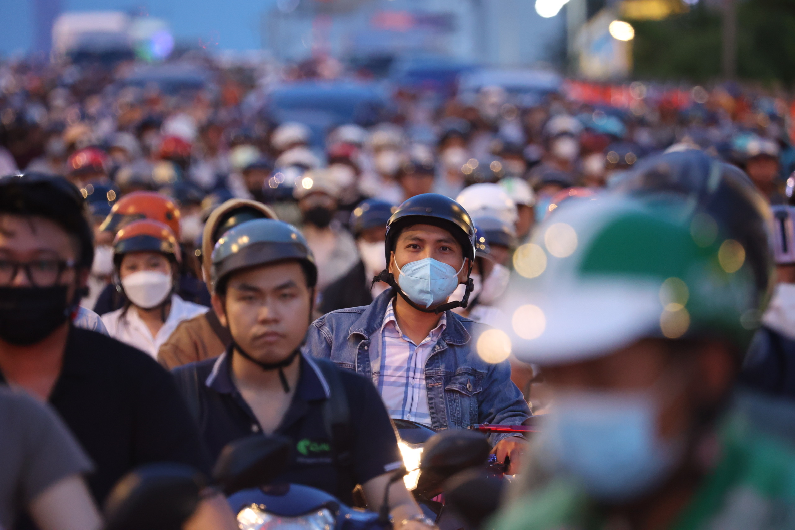 Đường Cộng Hòa thí điểm đảo chiều, cửa ngõ sân bay Tân Sơn Nhất kẹt cứng - Ảnh 8.