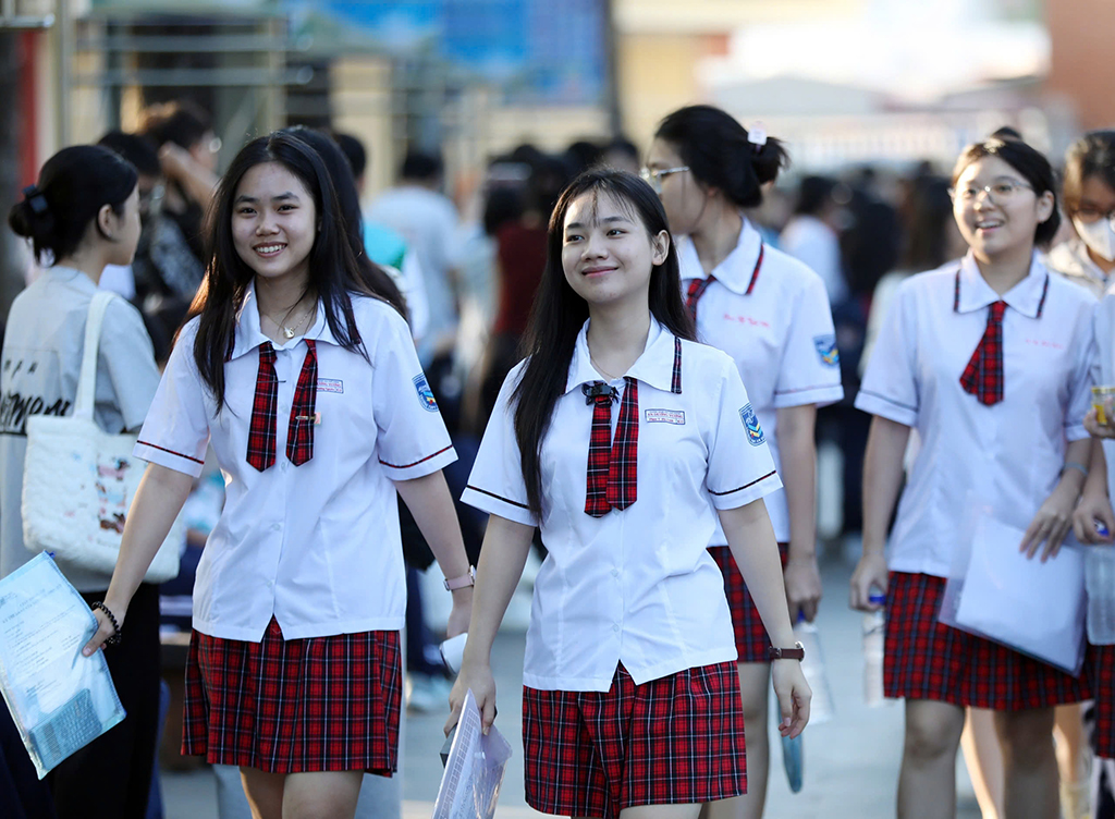 Loạt trường mở cổng nhận minh chứng xét tuyển đại học - Ảnh 1.