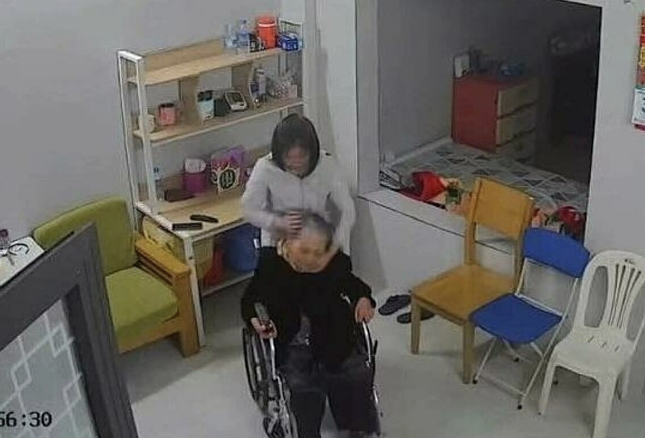 Nữ giúp việc bị tuyên 2 năm tù vì đối xử tàn ác cụ bà 82 tuổi - Ảnh 1.