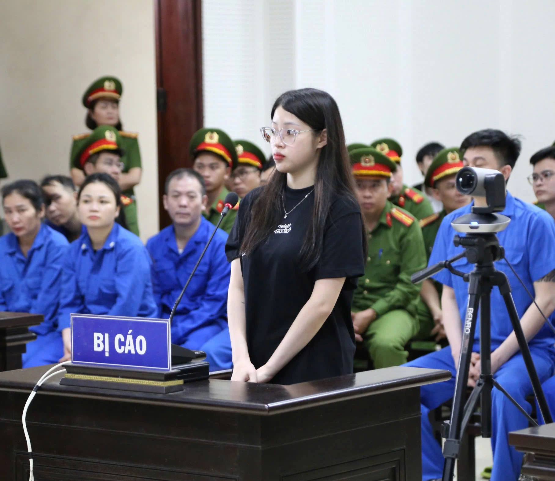 Bạn gái nói Bùi Đình Khánh giấu chuyện bị truy bắt - Ảnh 1.