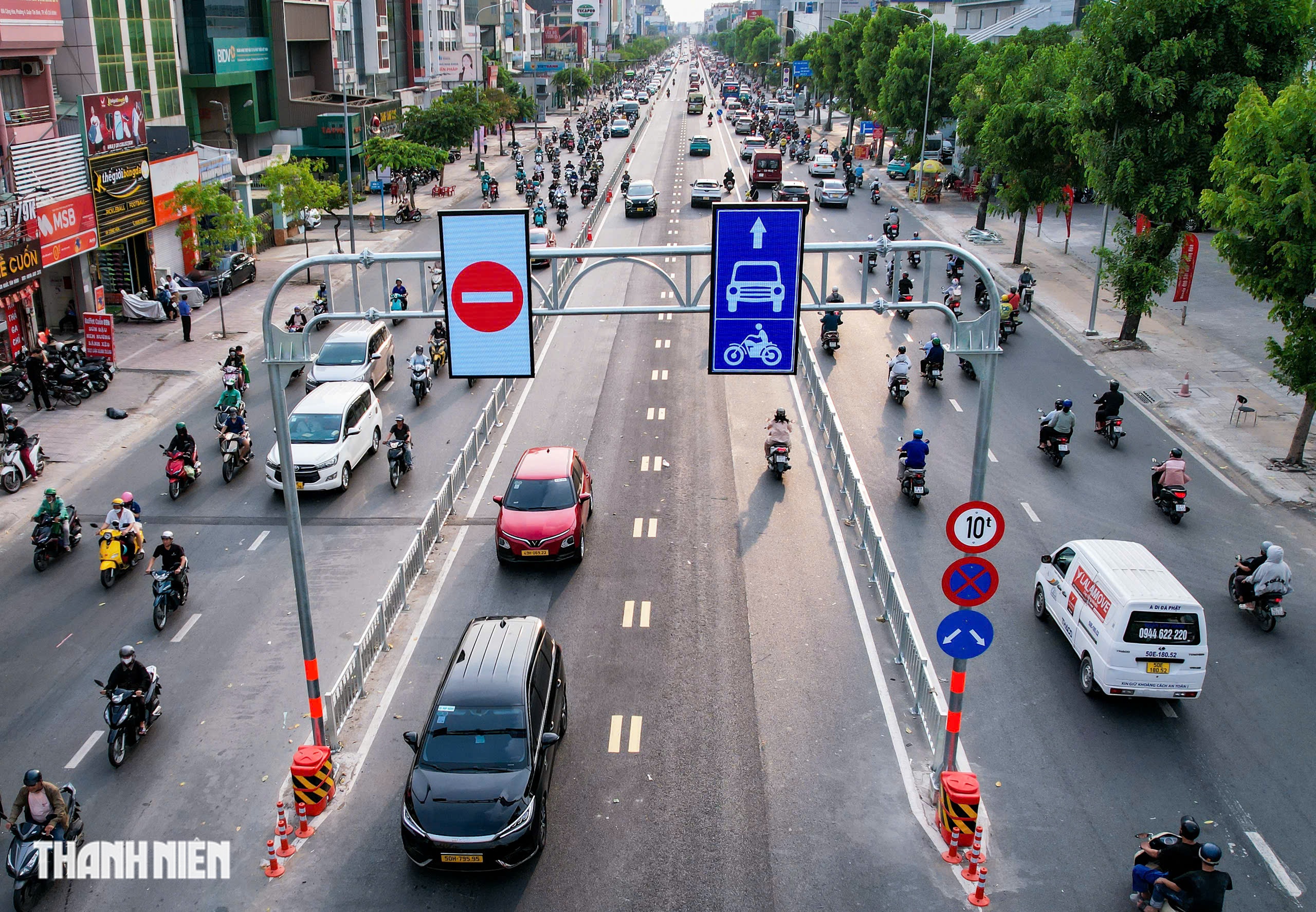 Đường Cộng Hòa đảo chiều giờ tan tầm hôm nay: Xe máy chen kín điểm nhập làn - Ảnh 2.