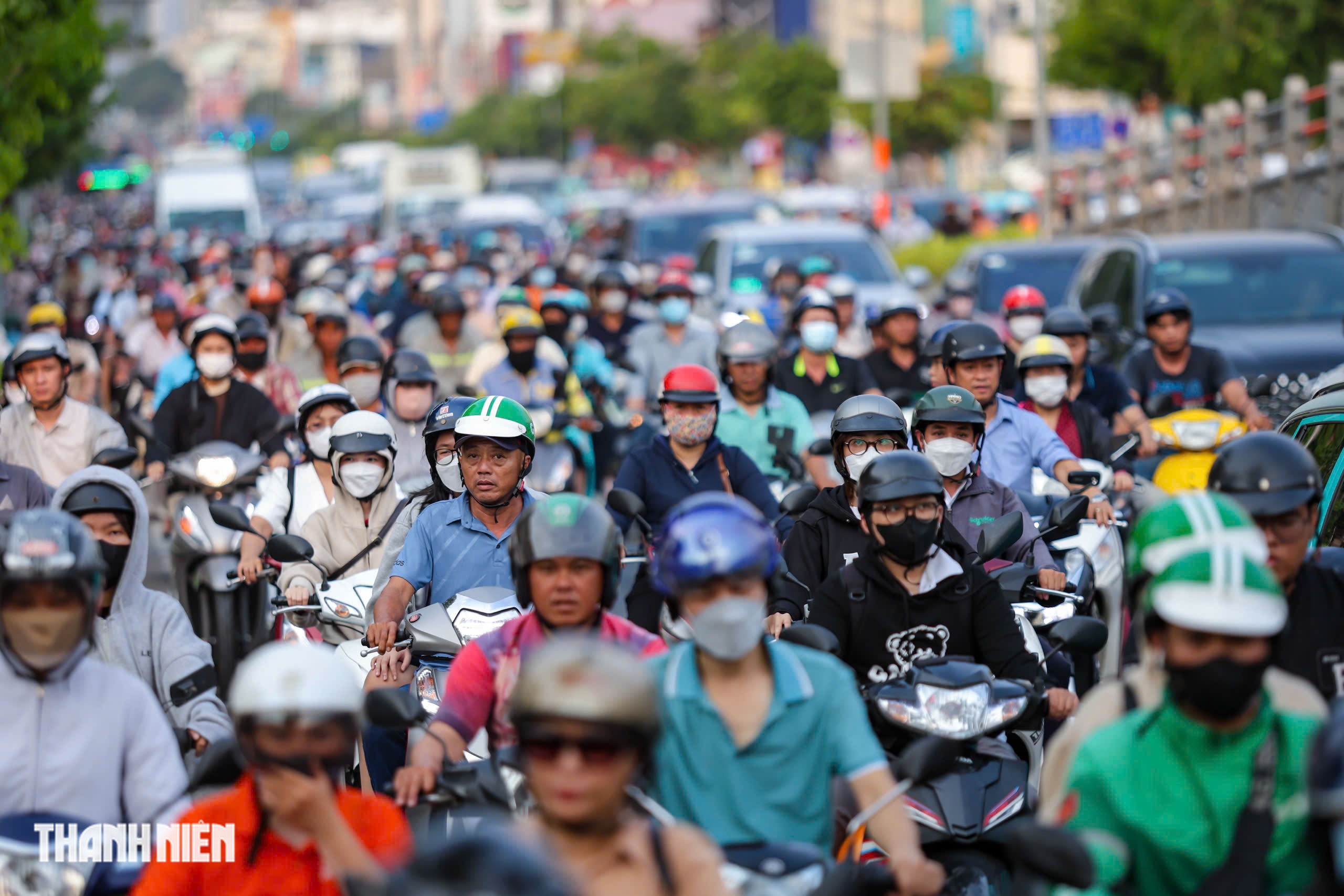 Đường Cộng Hòa đảo chiều giờ tan tầm hôm nay: Xe máy chen kín điểm nhập làn - Ảnh 9.