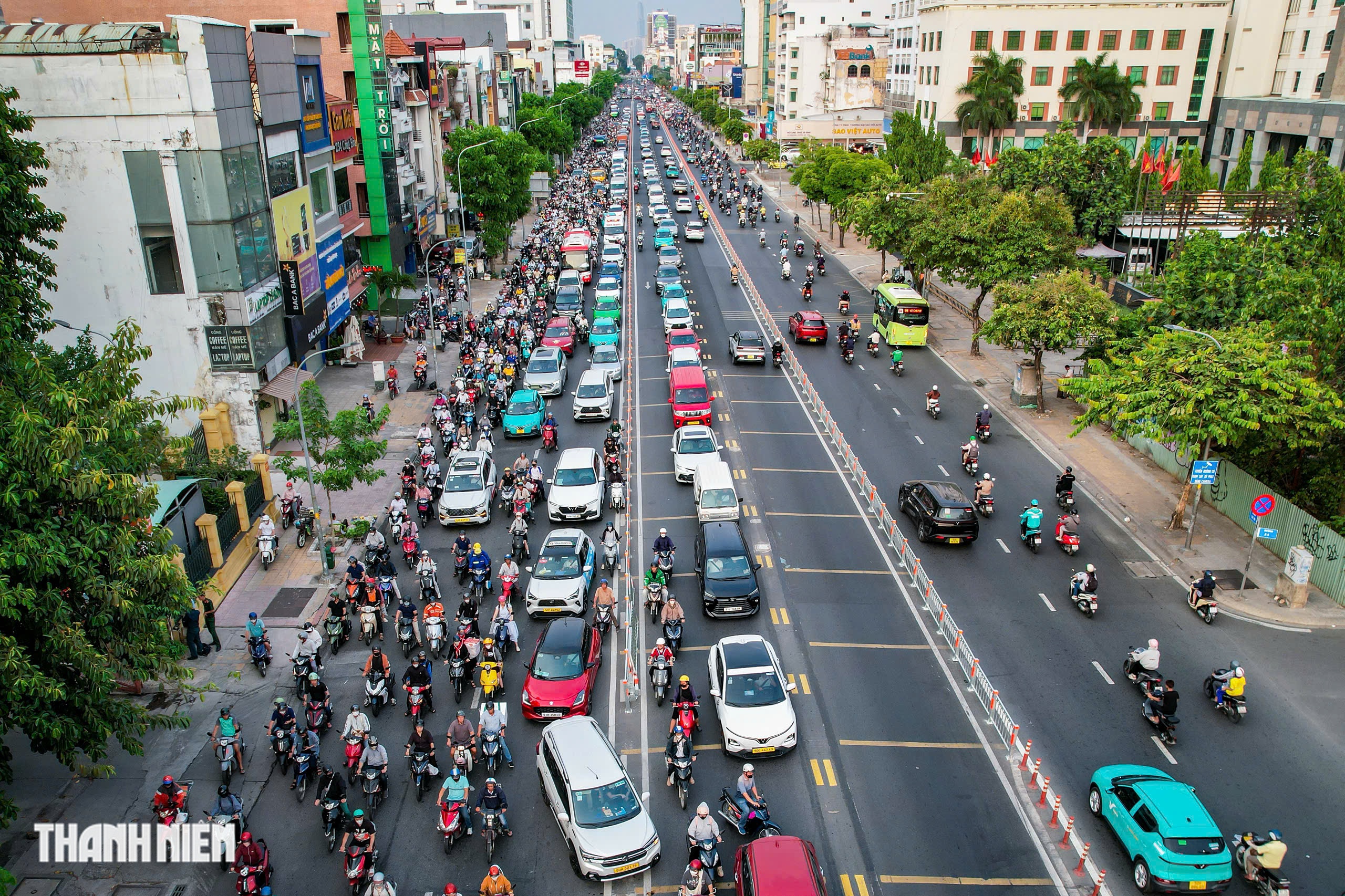 Đường Cộng Hòa đảo chiều giờ tan tầm hôm nay: Xe máy chen kín điểm nhập làn - Ảnh 10.
