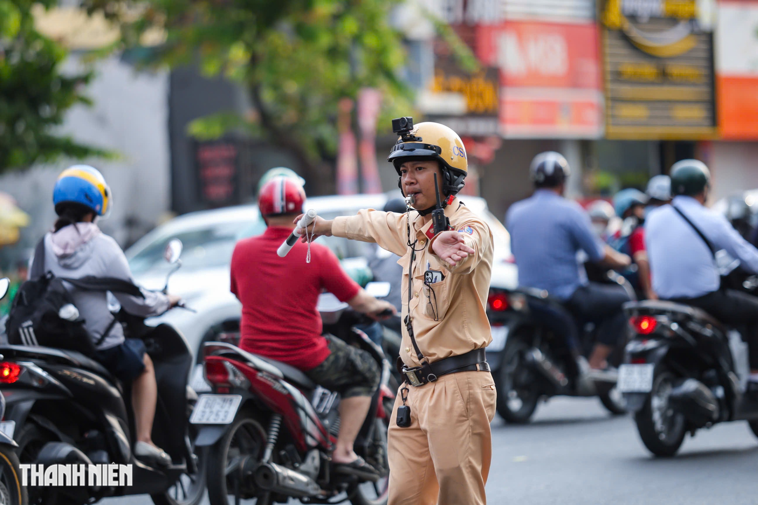 Đường Cộng Hòa đảo chiều giờ tan tầm hôm nay: Xe máy chen kín điểm nhập làn - Ảnh 7.