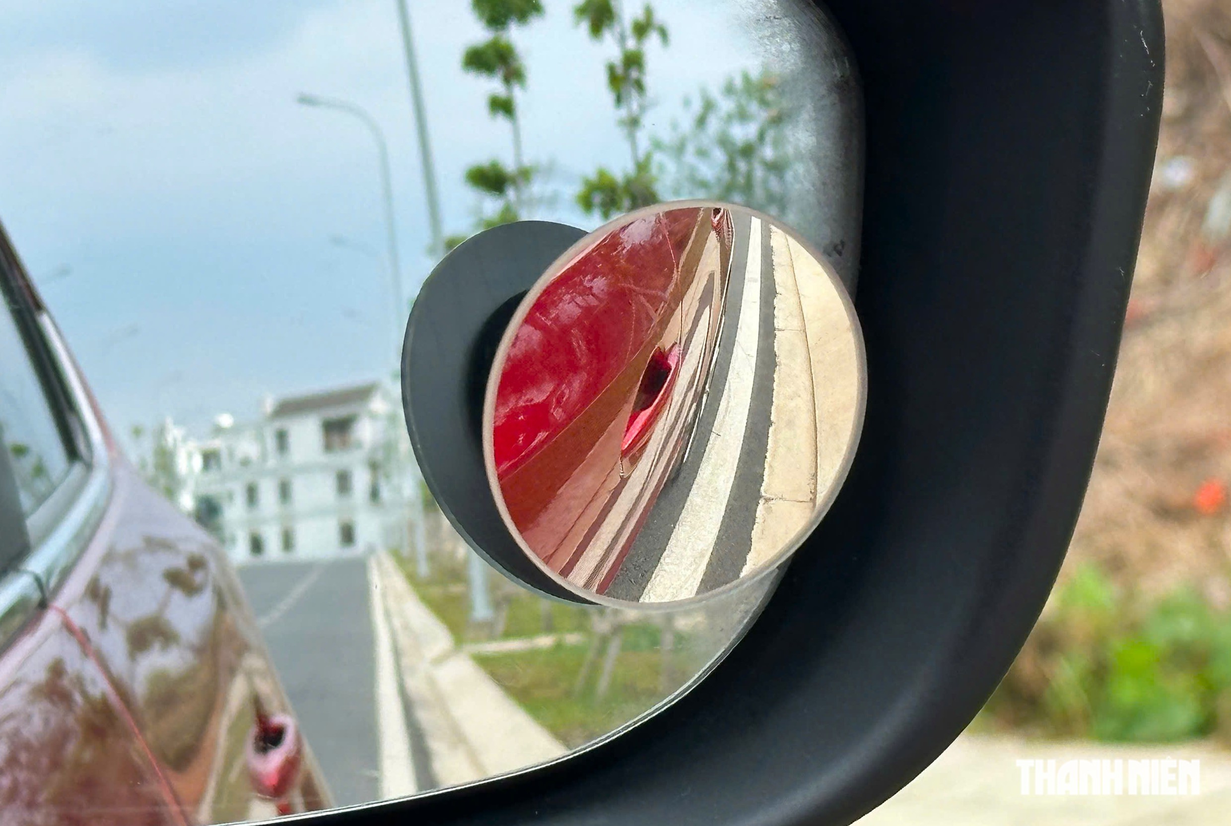 Xe ô tô đời mới có còn cần lắp gương cầu lồi? - Ảnh 2.