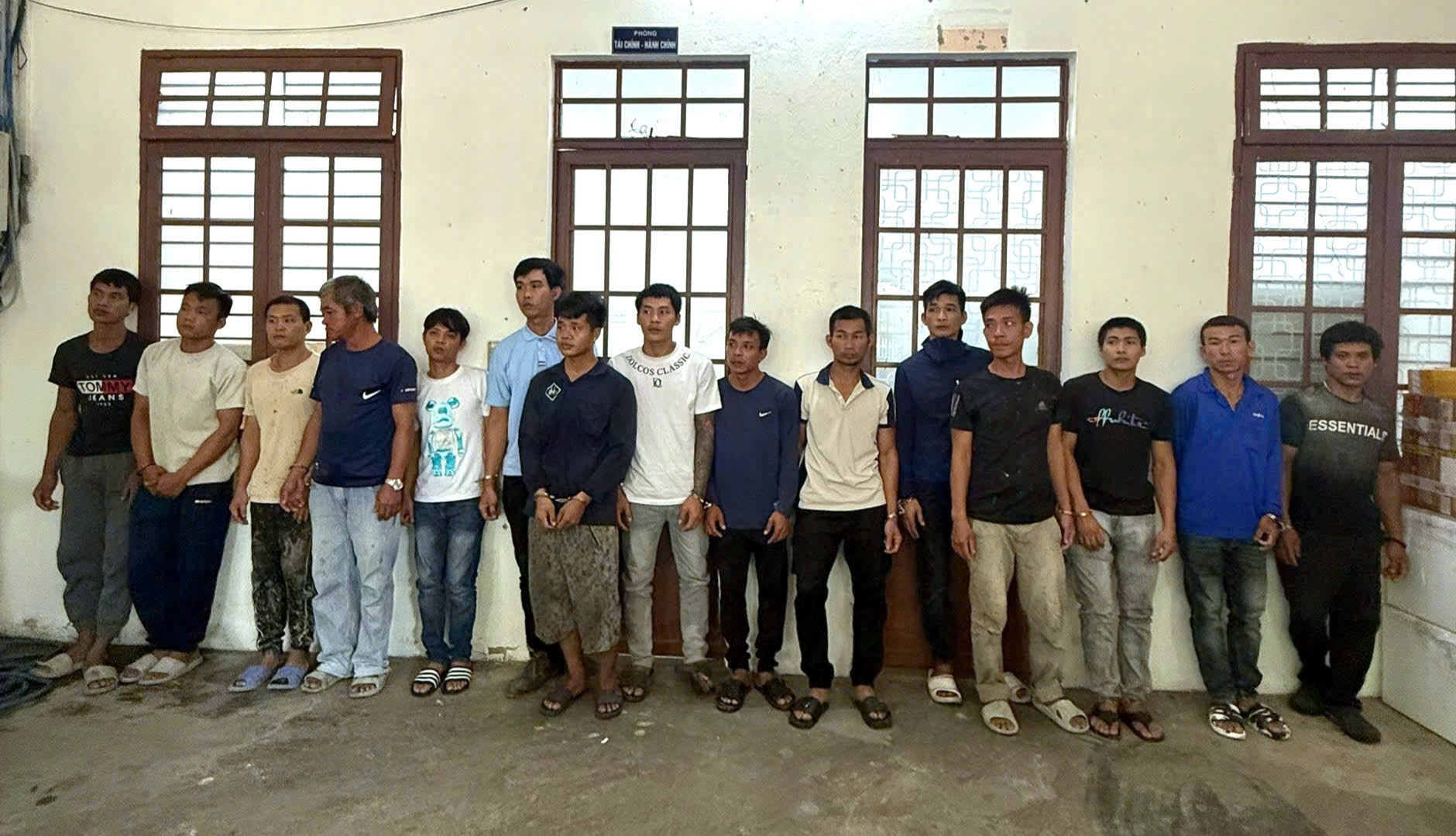Khởi tố, bắt tạm giam 16 người hỗn chiến, đập phá quán nhậu ở Đà Nẵng- Ảnh 1.