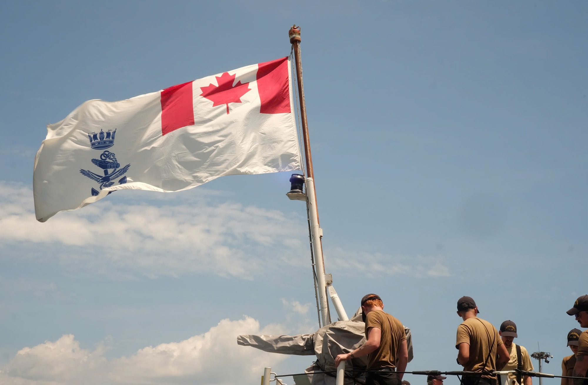 Tàu Hải quân Hoàng gia Canada cập cảng Tiên Sa, thăm hữu nghị Đà Nẵng- Ảnh 6. Tàu Hải quân Hoàng gia Canada cập cảng Tiên Sa, thăm hữu nghị Đà Nẵng- Ảnh 6.