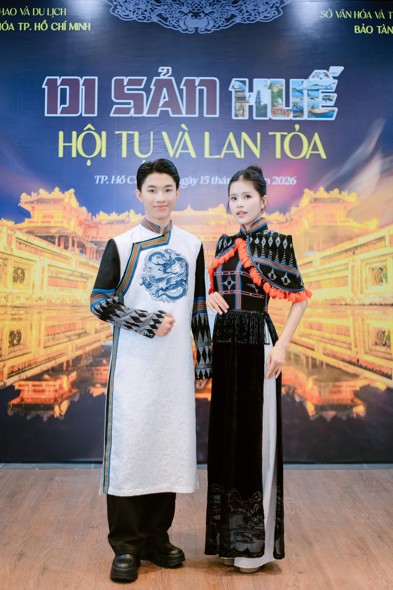 Ngắm z&egrave;ng A Lưới thăng hoa tr&ecirc;n t&agrave; &aacute;o d&agrave;i Huế- Ảnh 9.