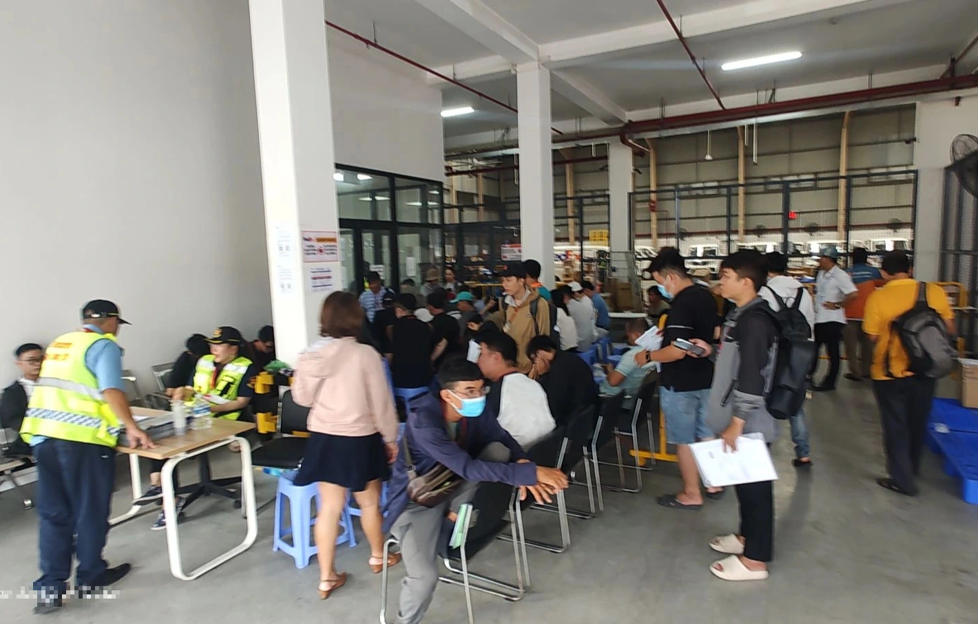 Vụ ách tắc hàng hóa ở cảng: Khách hàng bức xúc vì thiệt hại, FedEx nói gì?- Ảnh 1. Vụ ách tắc hàng hóa ở cảng: Khách hàng bức xúc vì thiệt hại, FedEx nói gì?- Ảnh 1.