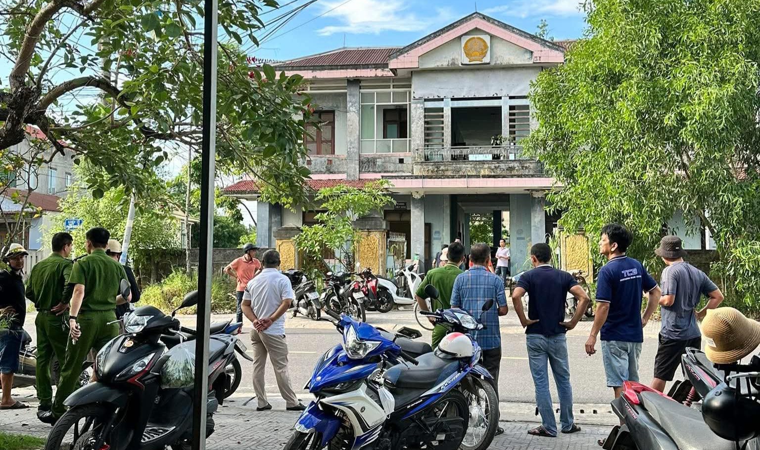 Đâm vợ cũ trọng thương phải nhập viện cấp cứu rồi quay về nhà tự sát- Ảnh 1.