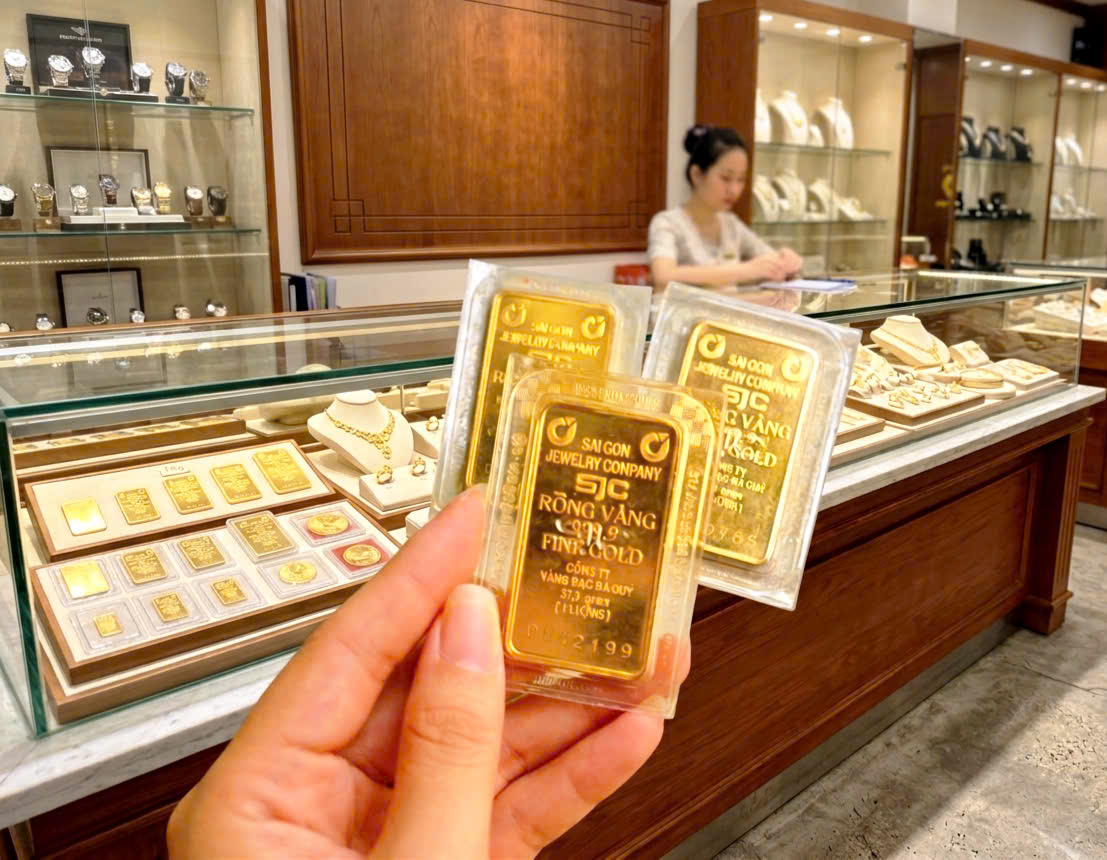 Giá vàng hôm nay 18.5.2026: Giảm xuống dưới mức 160 triệu đồng/lượng - Ảnh 1.
