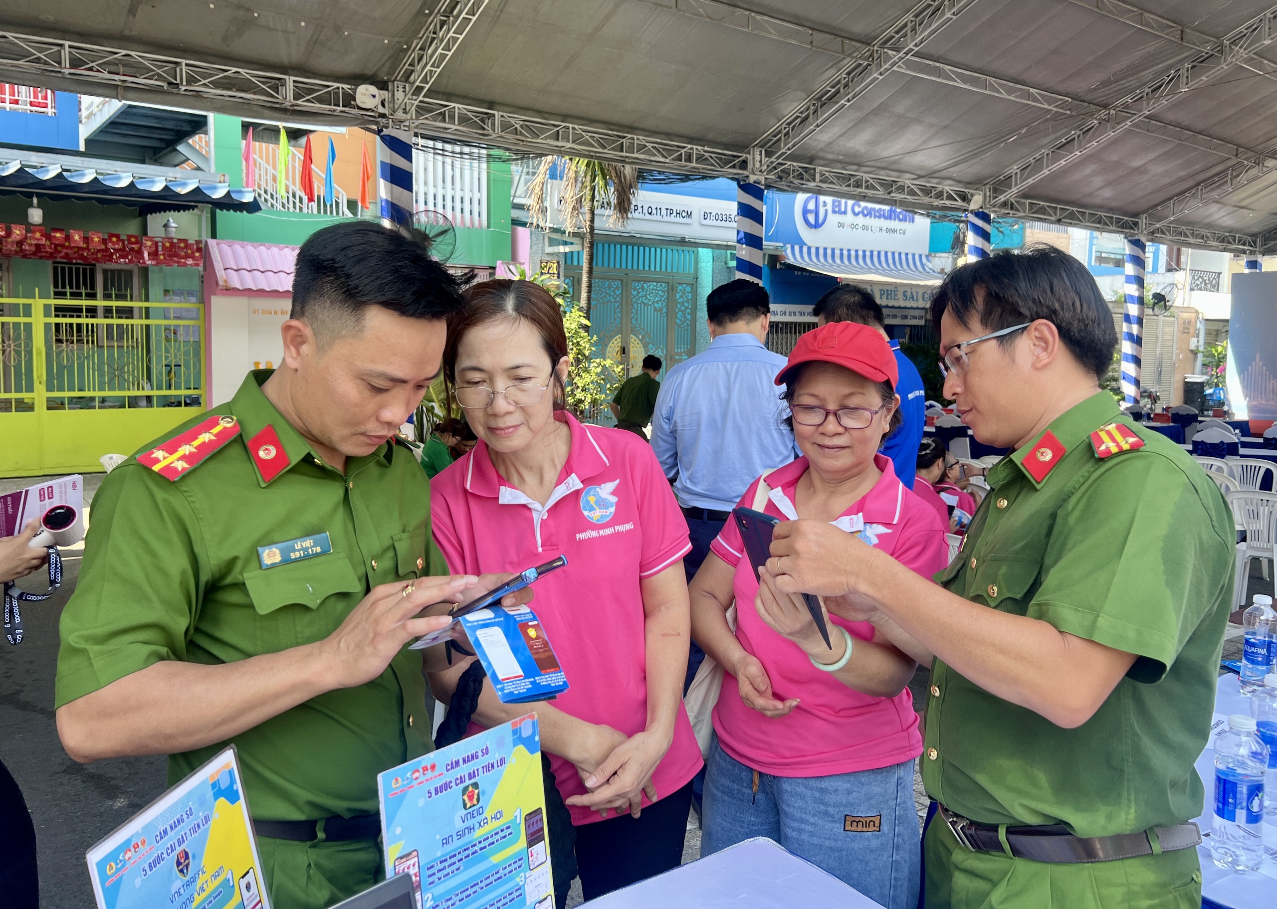 Sàn việc làm phường Minh Phụng: Lương công nhân lên đến 33 triệu đồng/tháng - Ảnh 3.