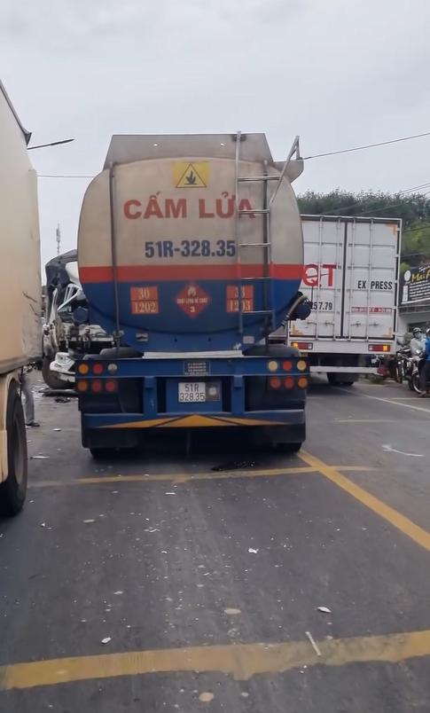 Đồng Nai: Tai nạn liên hoàn giữa 3 xe tải, quốc lộ 14 ùn tắc nhiều km - Ảnh 3.