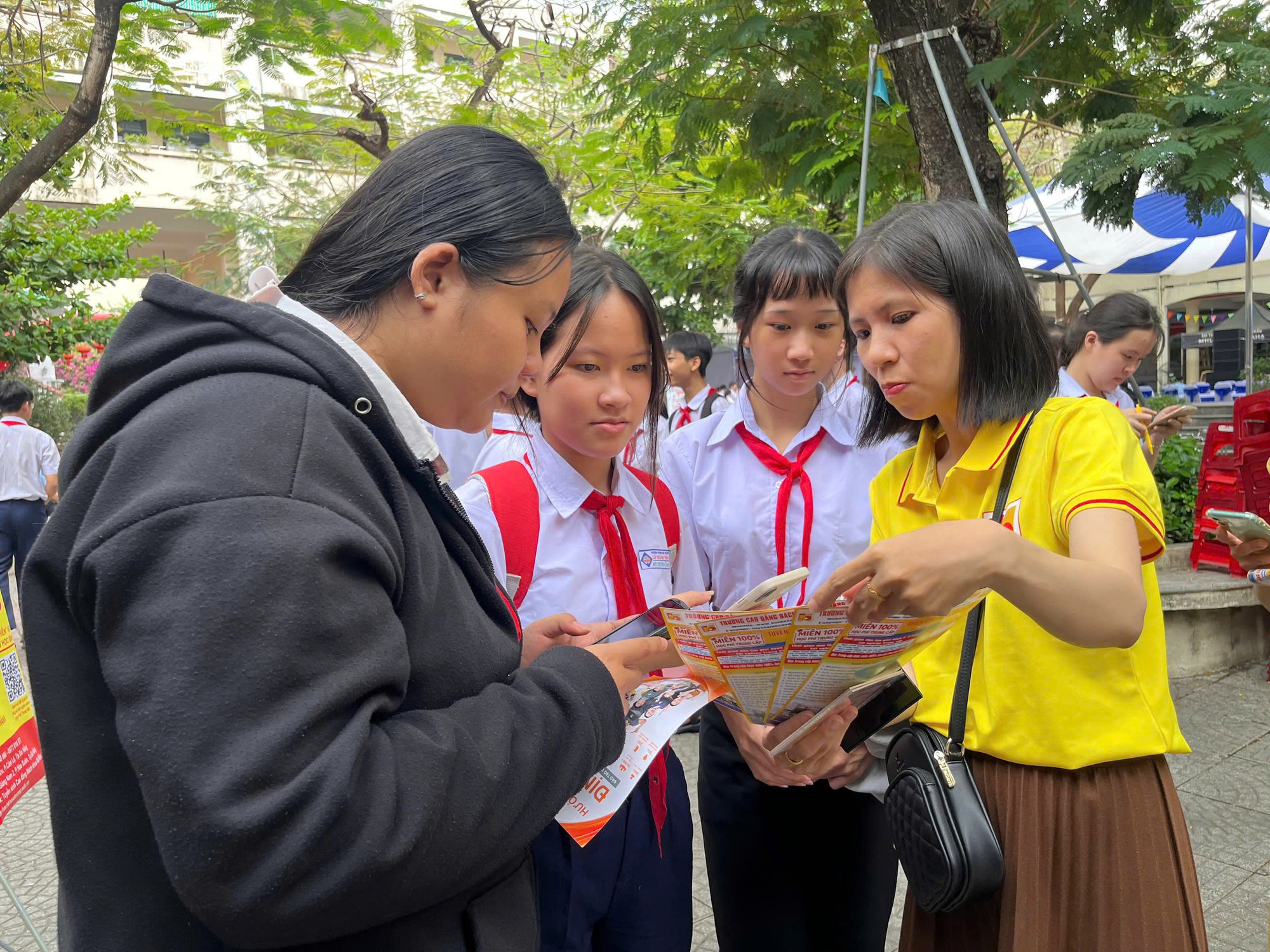 Đà Nẵng: Hướng nghiệp từ sớm, mở sinh kế mới cho lao động sau 'dẹp' vỉa hè- Ảnh 1.