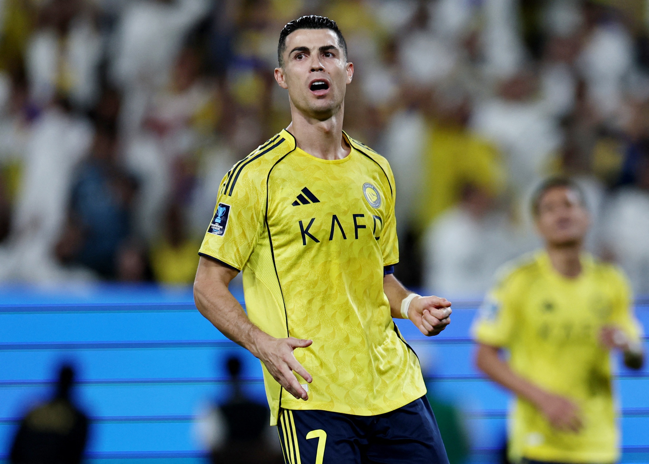 Thua trận chung kết thứ 4 liên tiếp, Ronaldo bỏ lễ trao HC bạc 1 Đội Ronaldo thua sốc chung kết, nhìn Chủ tịch VFF trao cúp cho đại diện Nhật Bản