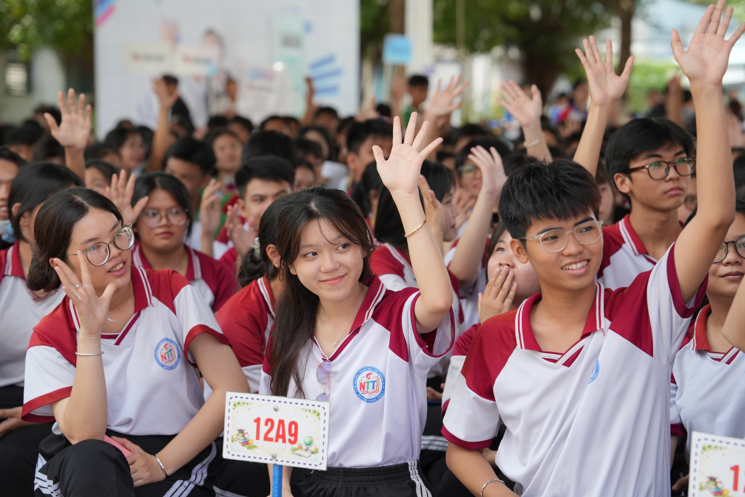 Chuy&ecirc;n gia t&acirc;m l&yacute;, MC Kh&aacute;nh Vy v&agrave; &Aacute;nh Schannel bật m&iacute; &lsquo;thuốc chữa overthinking m&ugrave;a thi&rsquo; - Ảnh 4.