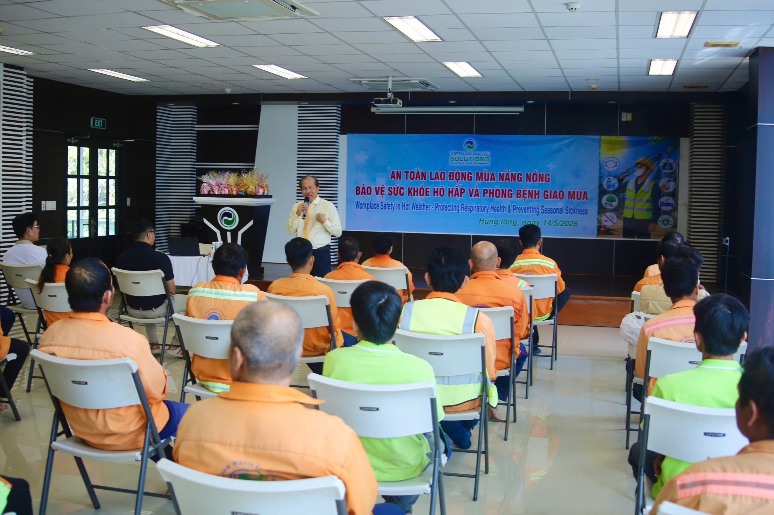 VWS tăng cường kiến thức phòng bệnh mùa nắng nóng cho người lao động- Ảnh 1.