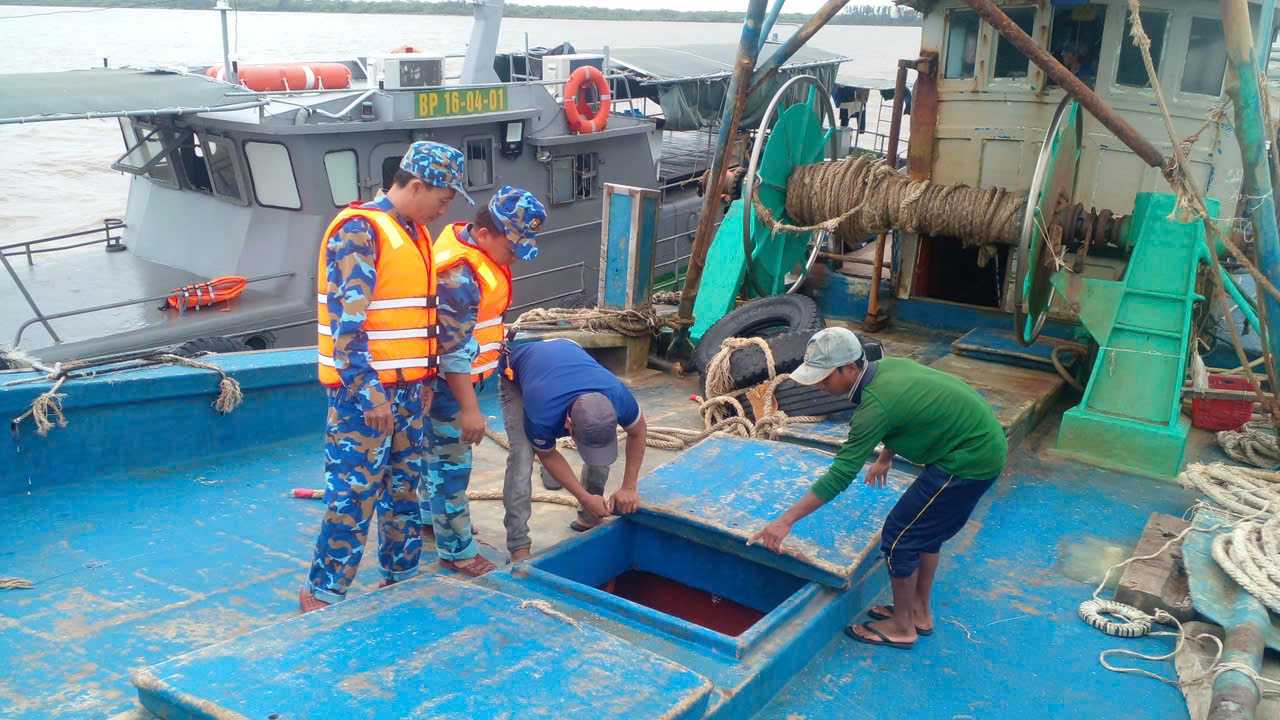 Bắt 35 tàu thuyền vi phạm các quy định về khai thác thủy sản ở Vĩnh Long - Ảnh 3.