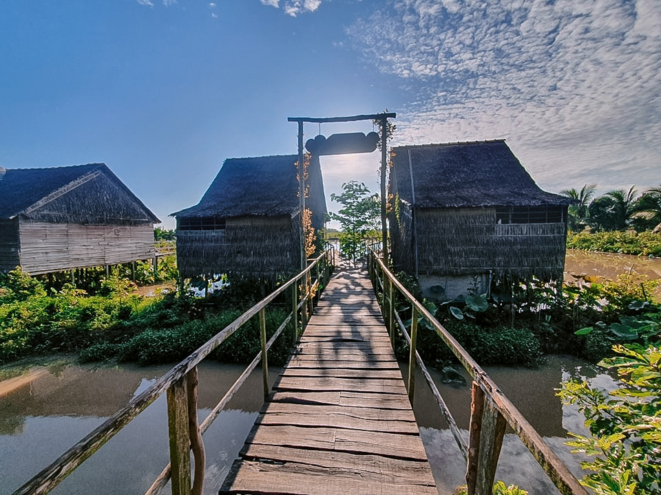 L&atilde;o n&ocirc;ng chuyển ruộng l&uacute;a th&agrave;nh homestay giữa đồng sen, du kh&aacute;ch đến rồi nhớ m&atilde;i - Ảnh 3.