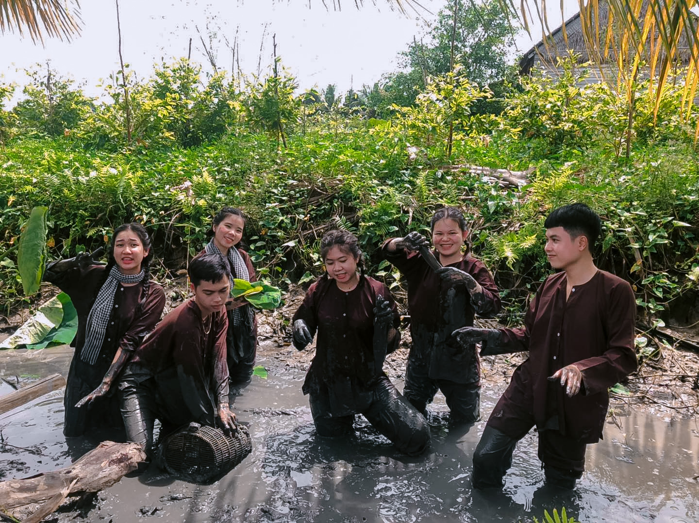 L&atilde;o n&ocirc;ng chuyển ruộng l&uacute;a th&agrave;nh homestay giữa đồng sen, du kh&aacute;ch đến rồi nhớ m&atilde;i - Ảnh 5.
