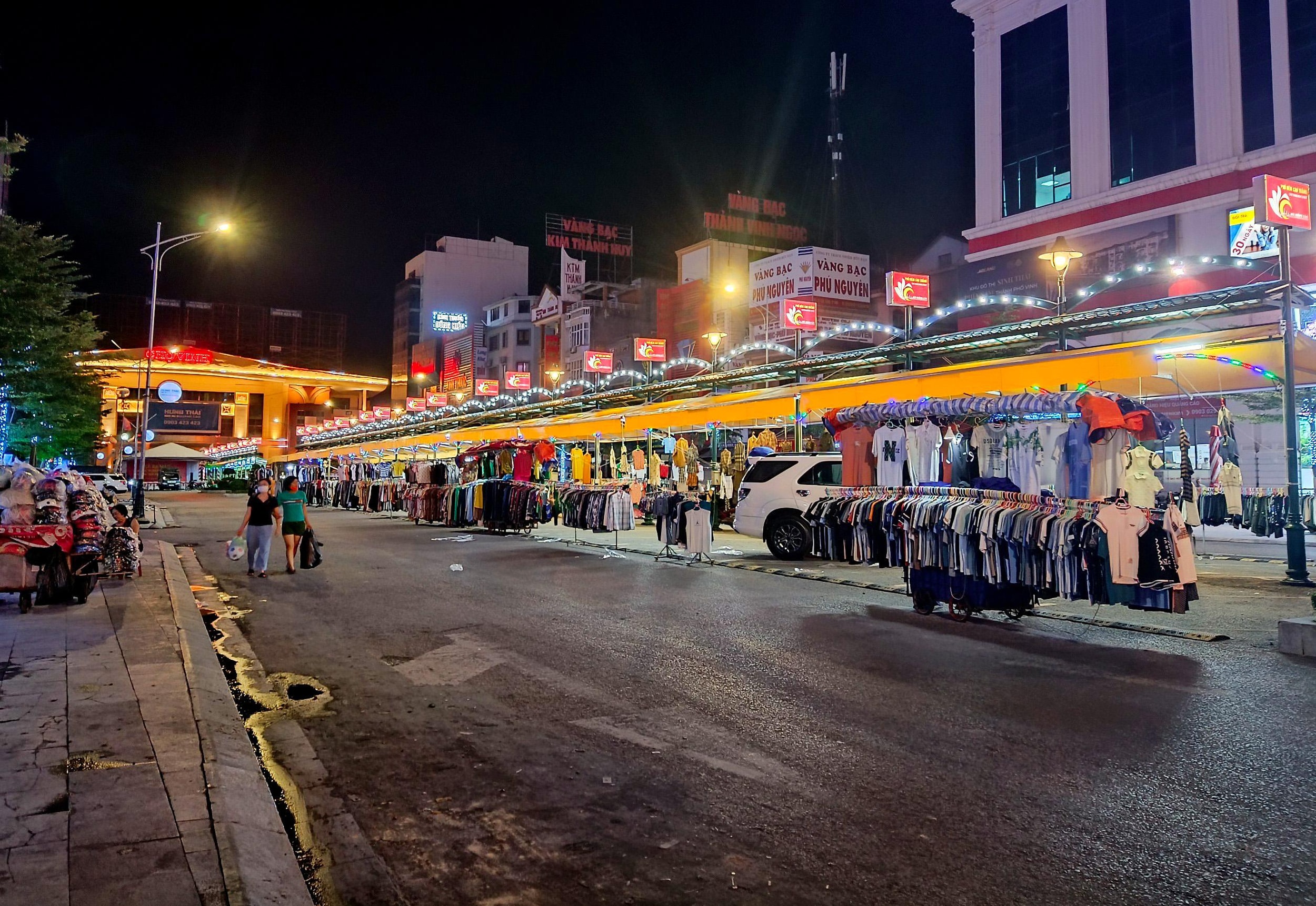 Phố đêm 'chết yểu'- Ảnh 1. Phố đêm 'chết yểu'- Ảnh 1.