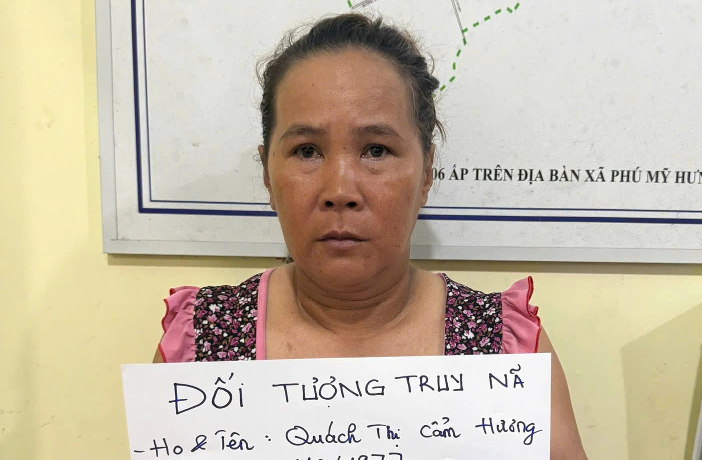 Bắt giữ người phụ nữ trốn truy nã suốt 11 năm bằng danh tính chị ruột - Ảnh 1.