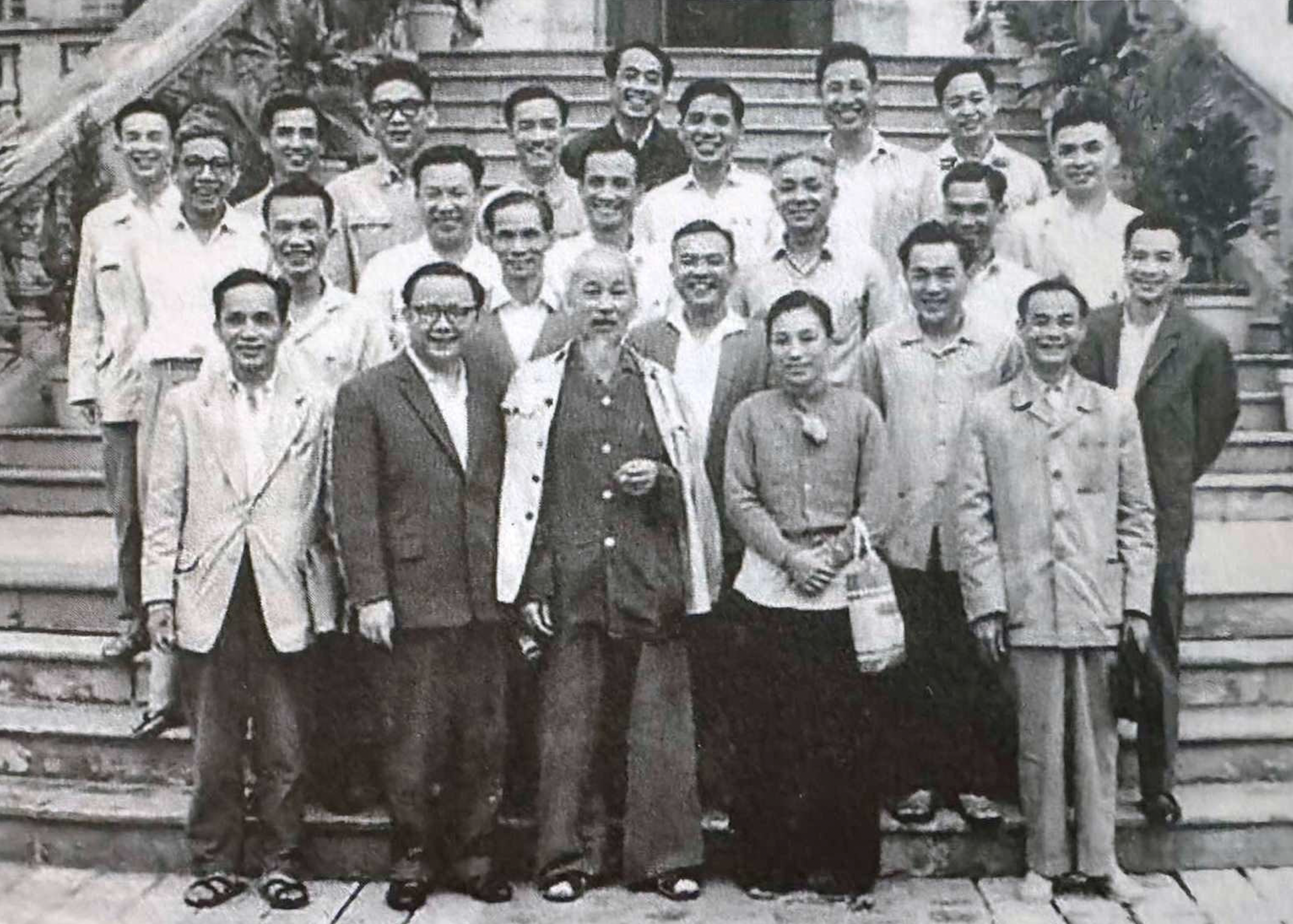 Bà Nguyễn Thị Bình kể bài học 'nhập môn ngoại giao' đầu tiên từ Bác Hồ - Ảnh 2.
