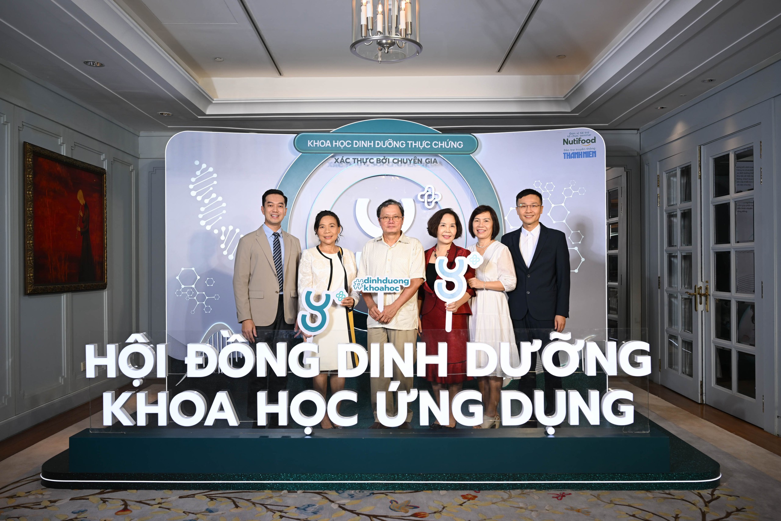 Lần đầu tiên có Hội đồng bác sĩ giải đáp mọi thắc mắc nuôi con cho 'các mom'- Ảnh 1.