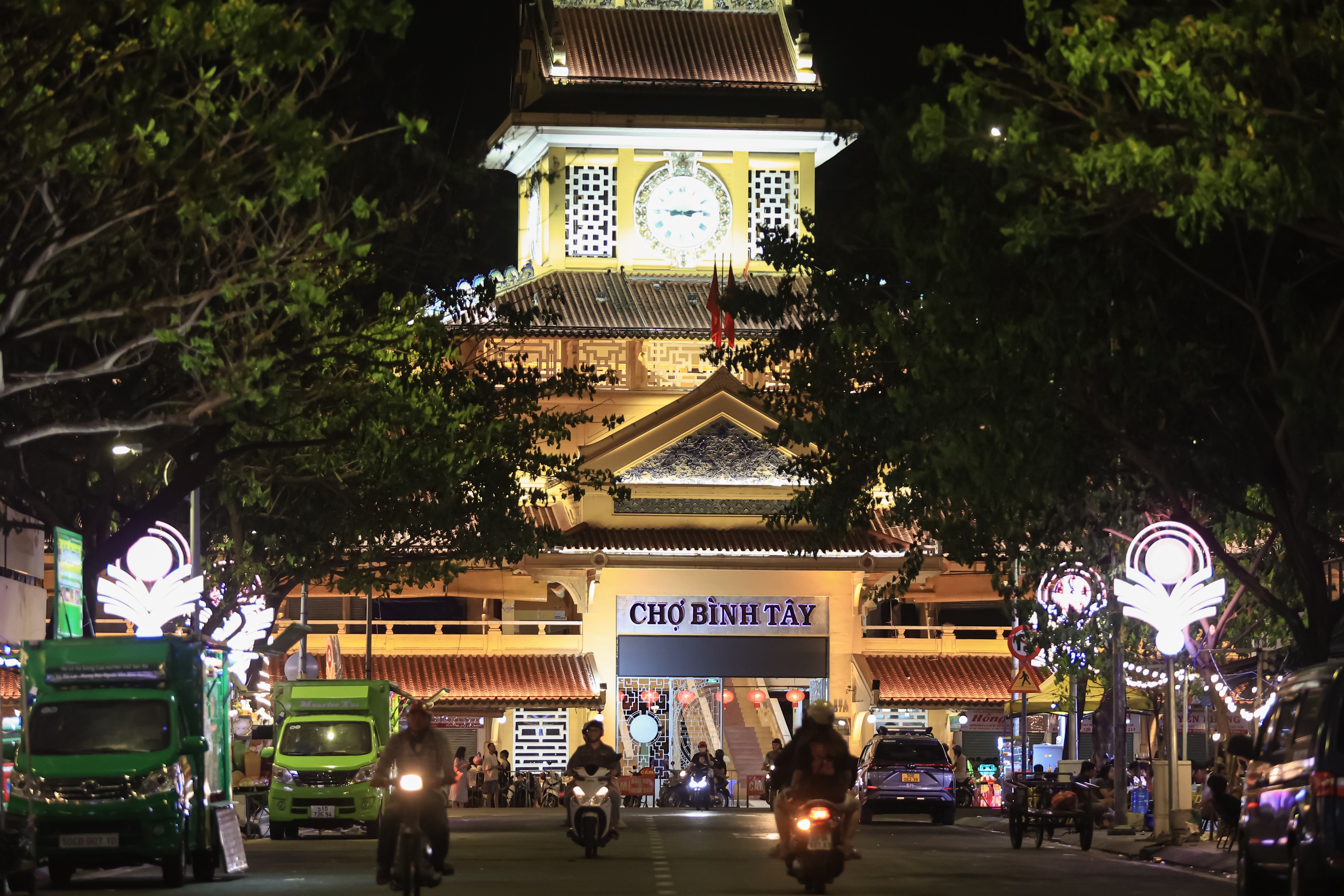 Sống ở TP.HCM: Phố đêm Chợ Lớn đã có gì đặc biệt?- Ảnh 1. Sống ở TP.HCM: Phố đêm Chợ Lớn đã có gì đặc biệt?- Ảnh 1.