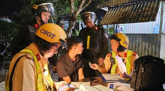 C&ocirc;ng an TP.HCM ra qu&acirc;n 45 ng&agrave;y đ&ecirc;m, 'x&oacute;a sổ' tội phạm ma t&uacute;y - Ảnh 1.