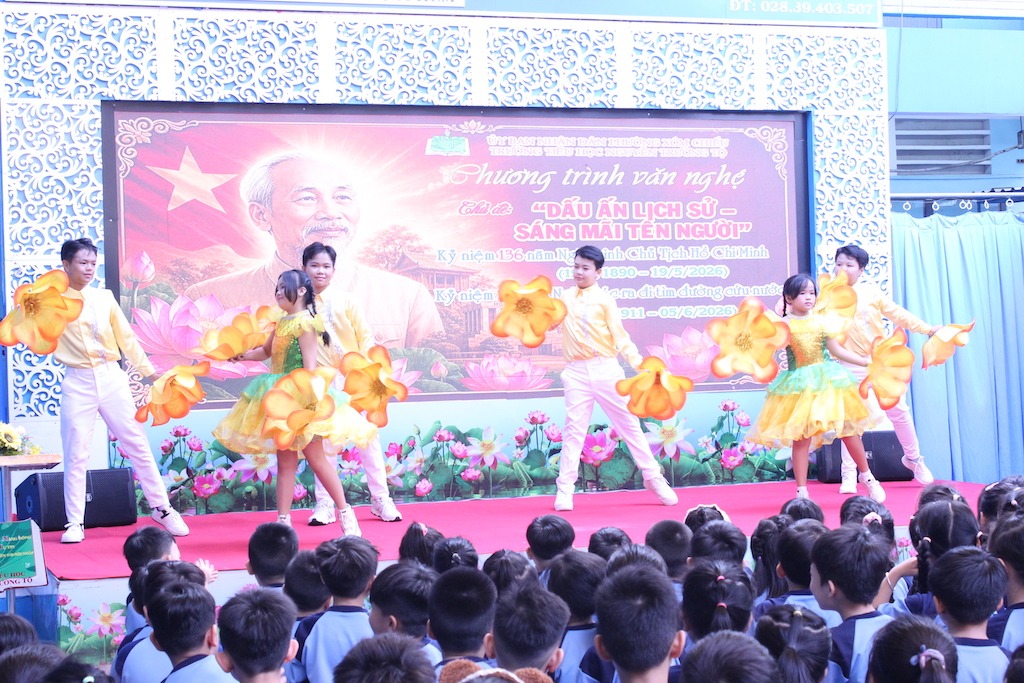 Đạo diễn 97 tuổi Xu&acirc;n Phượng rưng rưng kể lại lần gặp B&aacute;c Hồ ở Việt Bắc - Ảnh 8.