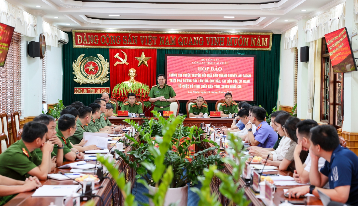 Lai Châu: Quản lý cây xăng cố tình bán hơn 12.000 lít dầu pha xăng- Ảnh 1. Lai Châu: Quản lý cây xăng cố tình bán hơn 12.000 lít dầu pha xăng- Ảnh 1.