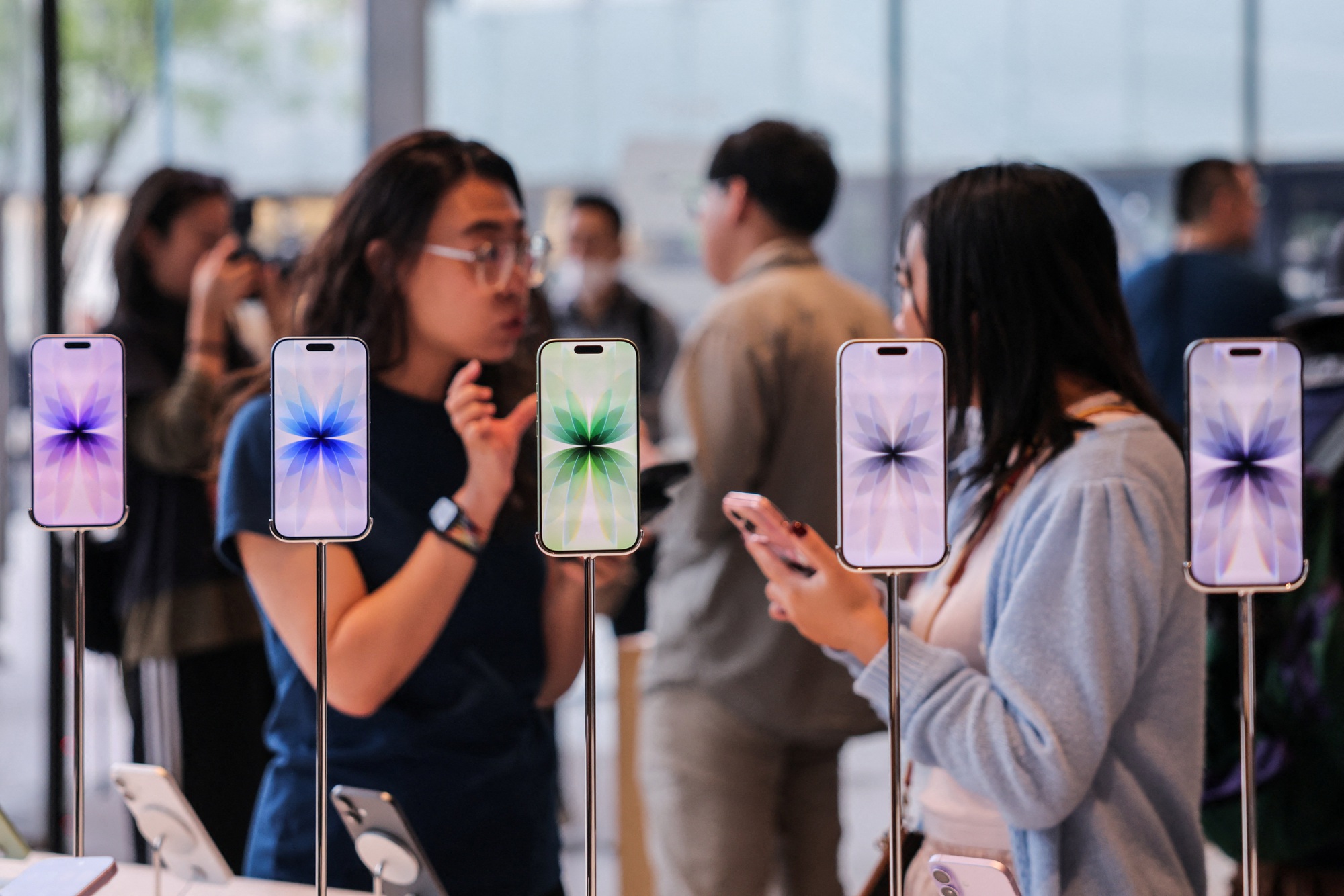 Lý do người dùng ngày càng 'lười' đổi smartphone - Ảnh 1.