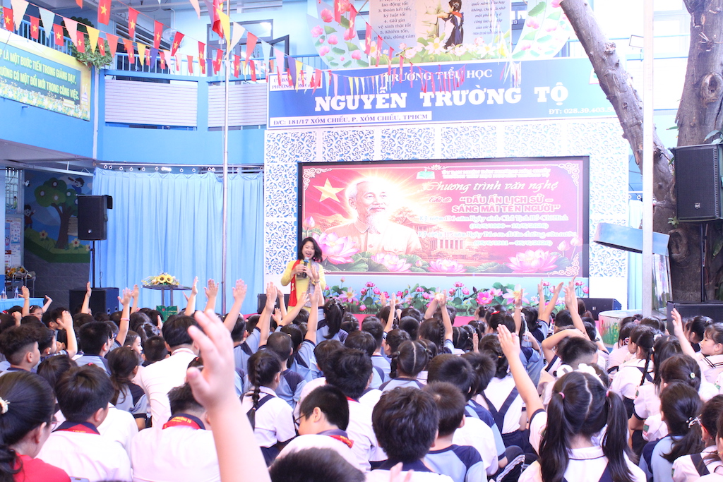 Đạo diễn 97 tuổi Xu&acirc;n Phượng rưng rưng kể lại lần gặp B&aacute;c Hồ ở Việt Bắc - Ảnh 11.