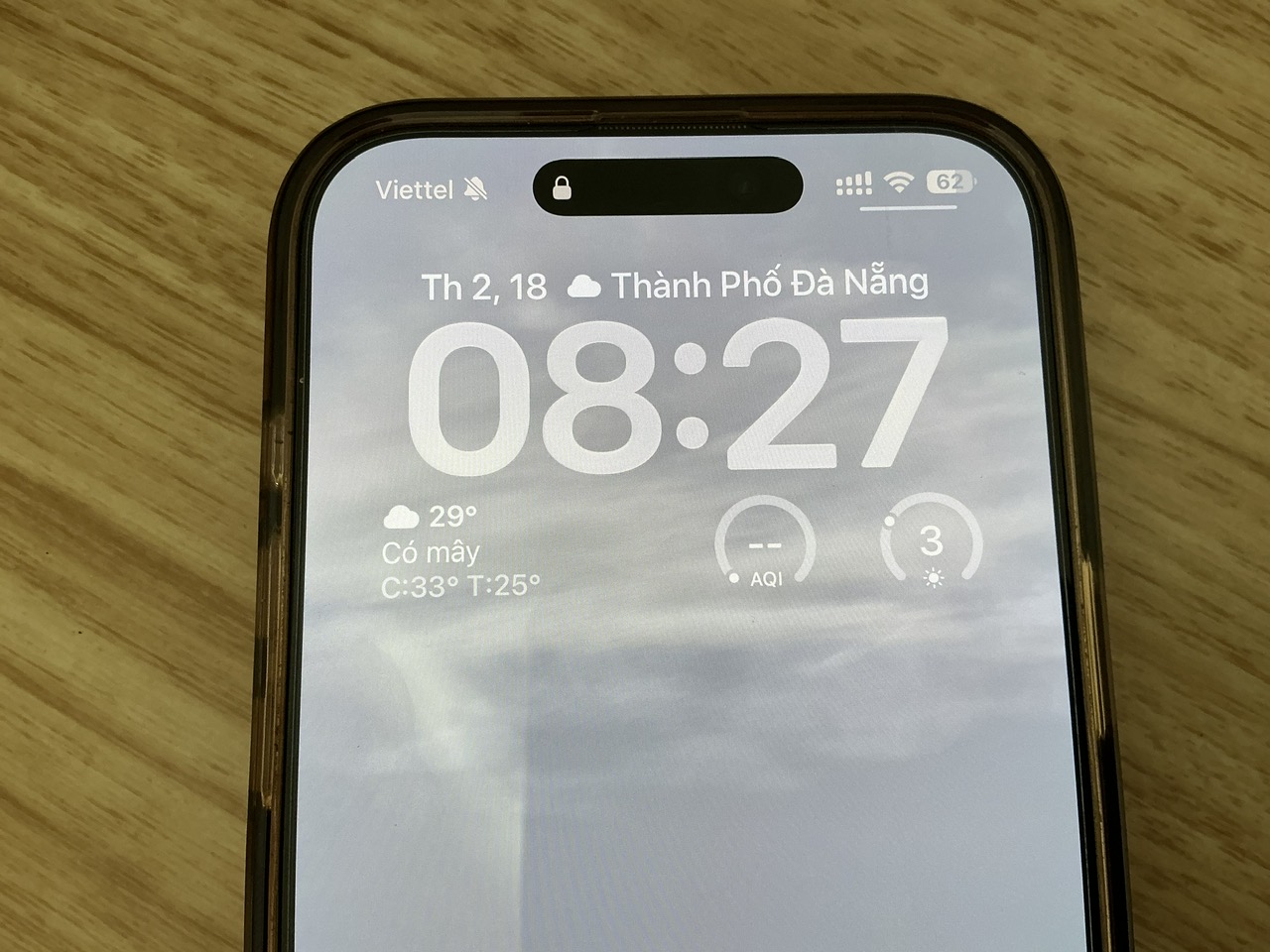 Apple giấu một tính năng hữu ích ngay trên màn hình khóa iPhone - Ảnh 1.
