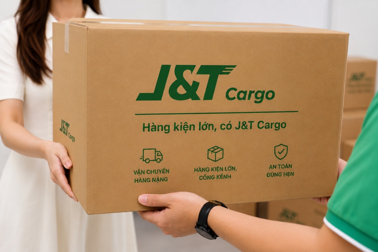 Bao gạo, thùng sữa cũng mua online: Logistics giao hàng nặng bắt đầu sôi động - Ảnh 2.