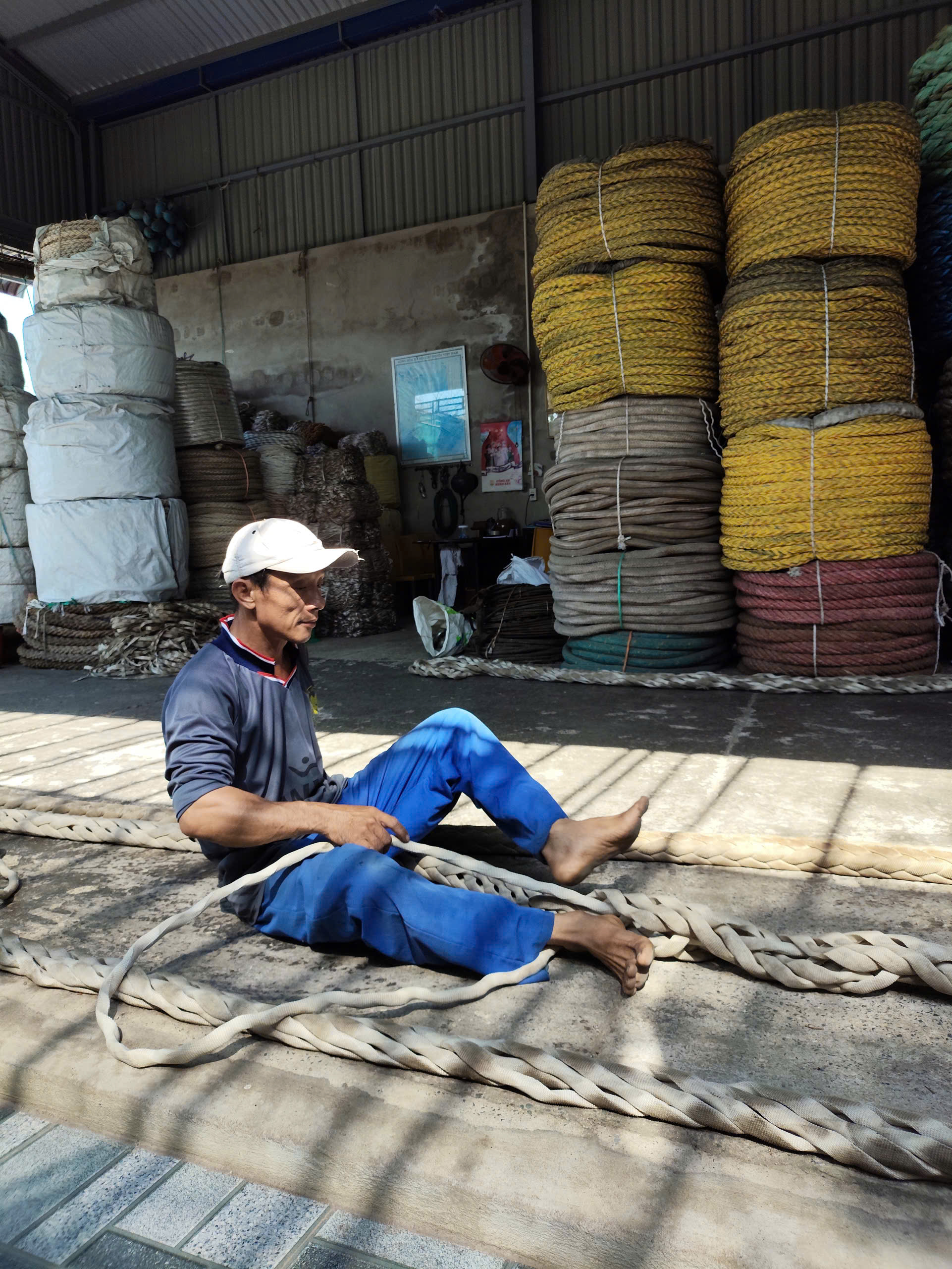 Xóm cắt lưới, phá dây thừng ở TP.HCM- Ảnh 5. Xóm cắt lưới, phá dây thừng ở TP.HCM- Ảnh 5.