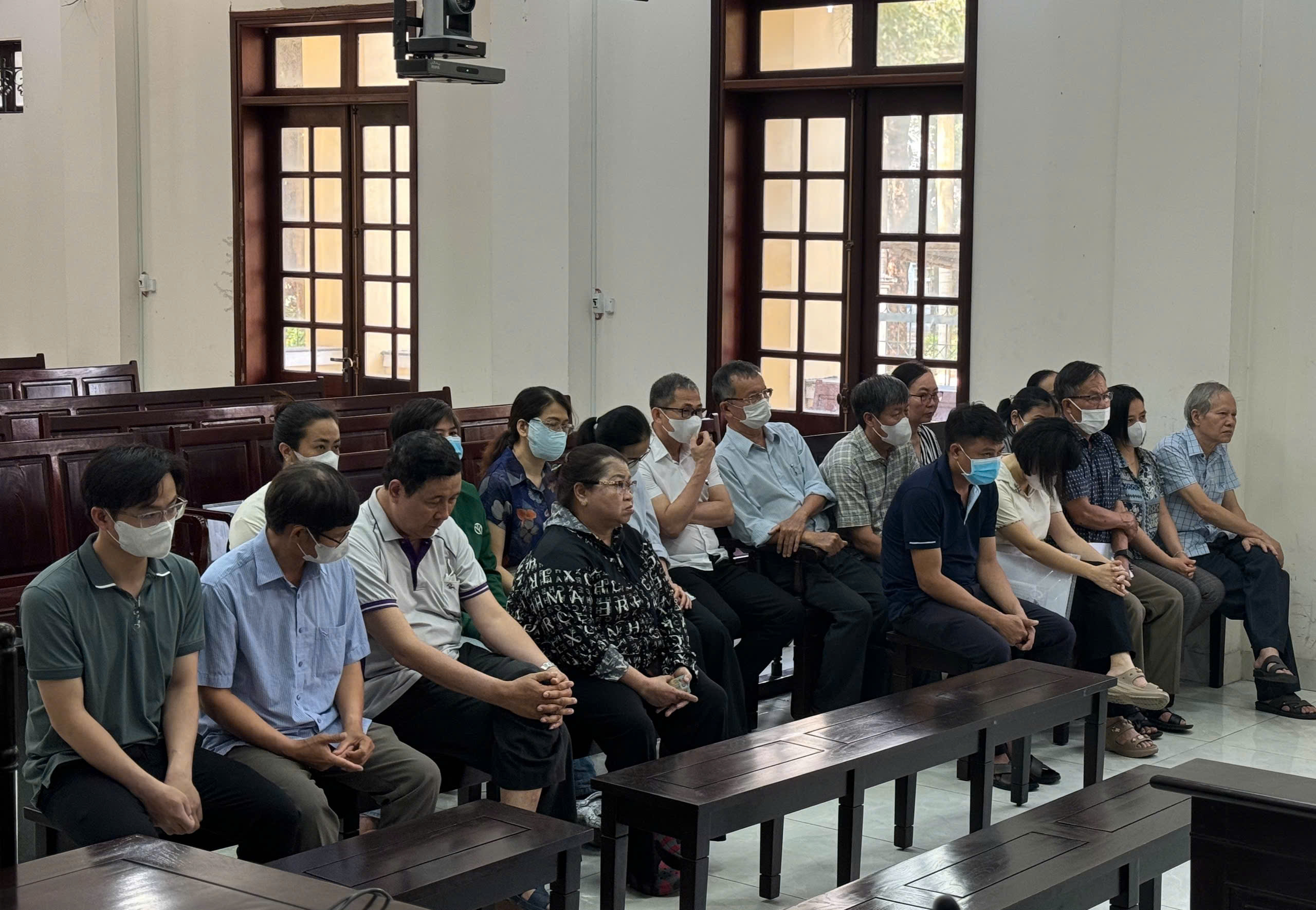Hoãn phiên tòa xét xử đường dây 'phù phép' bệnh án giám định tâm thần - Ảnh 1.