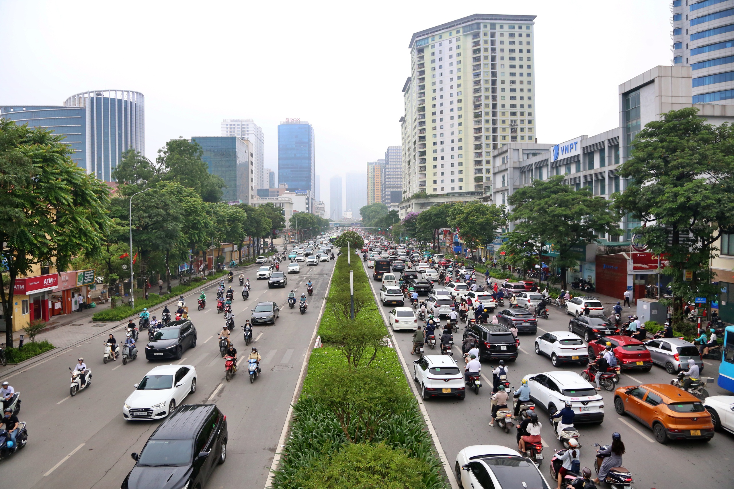 Cảnh ùn tắc ở 2 tuyến đường huyết mạch dự kiến phân luồng đảo chiều - Ảnh 11.