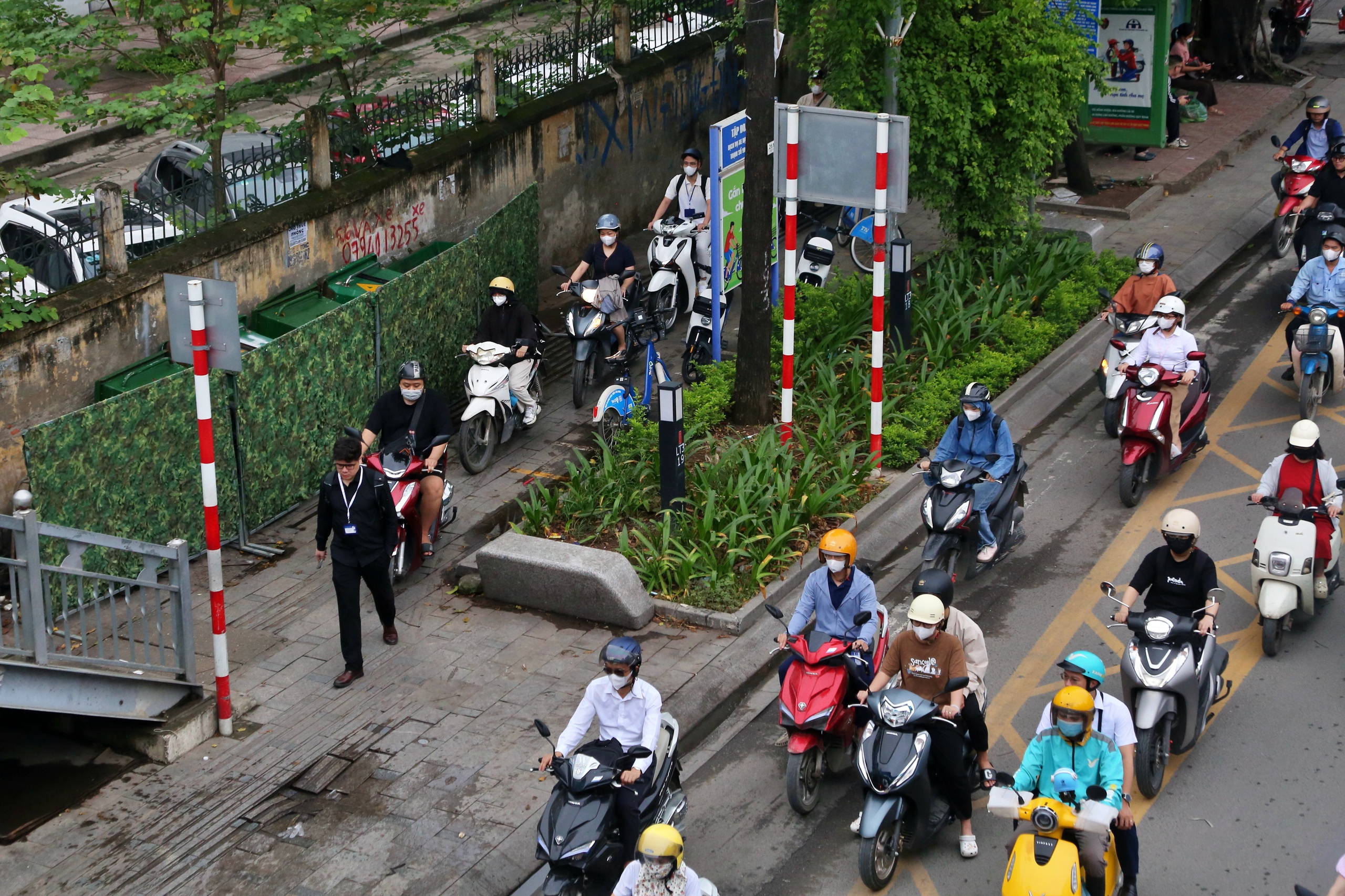 Hà Nội: Cảnh ùn tắc ở 2 tuyến đường huyết mạch dự kiến phân luồng đảo chiều - Ảnh 12.