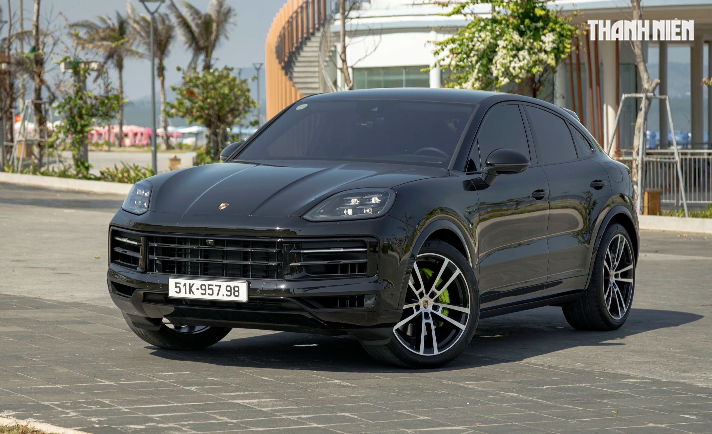 &lsquo;Gh&igrave;m cương&rsquo; Porsche Cayenne e-hybrid gi&aacute; gần 7 tỉ đồng: Nhanh, mạnh, &iacute;t ngốn xăng- Ảnh 1.