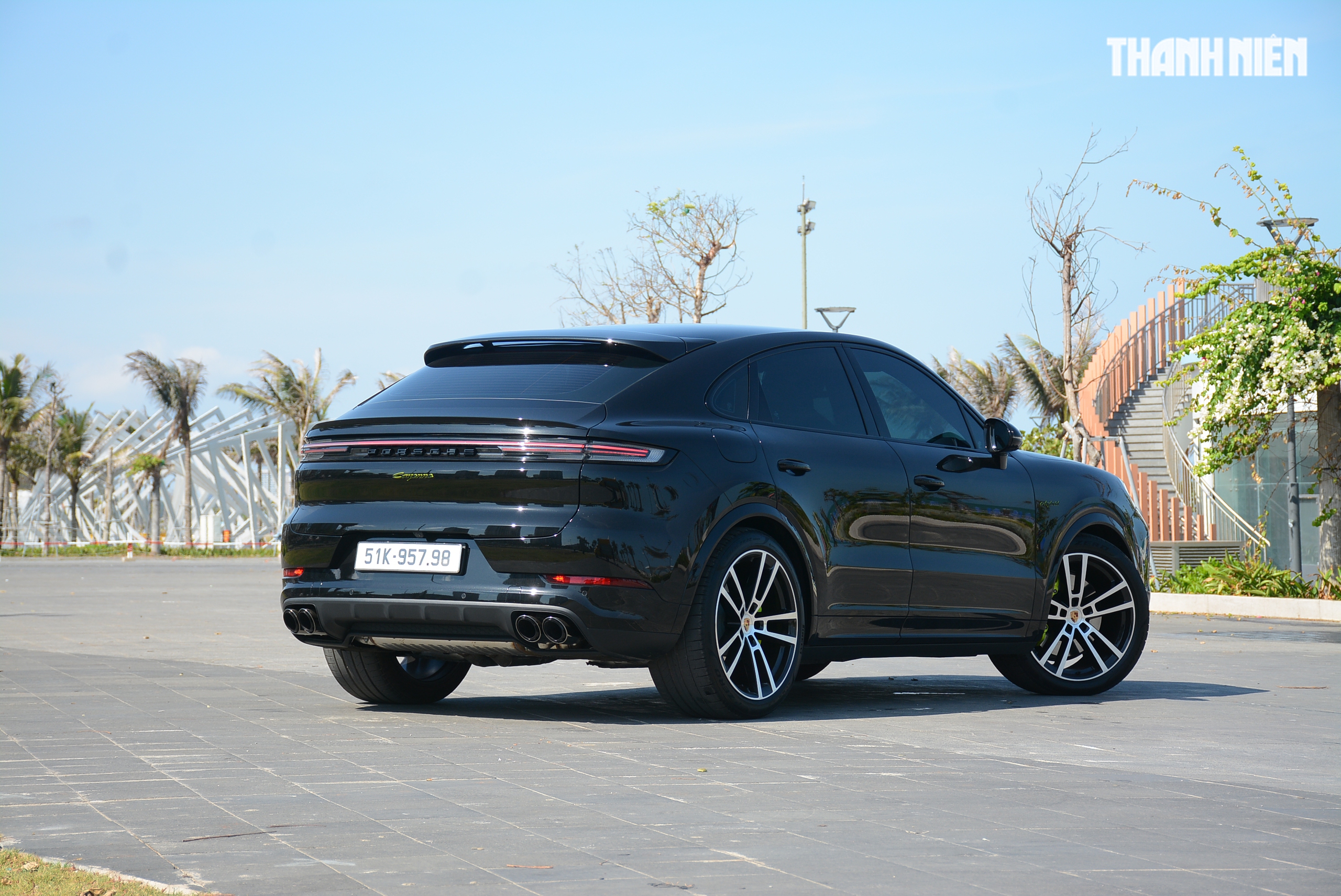 ‘Ghìm cương’ Porsche Cayenne e-hybrid giá gần 7 tỉ đồng: Nhanh, mạnh, ít ngốn xăng- Ảnh 19.