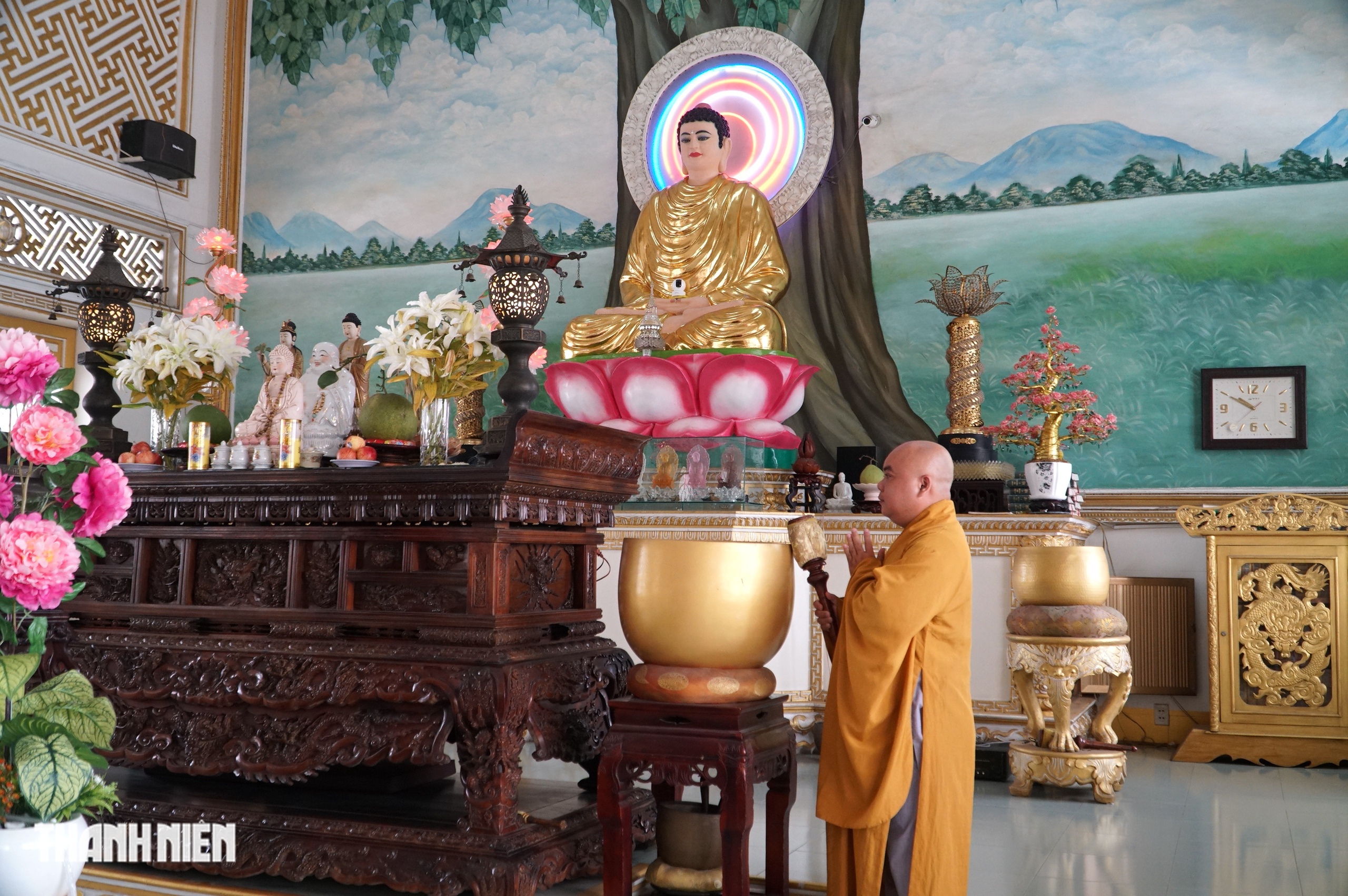 Chùa trong hẻm ở TP.HCM: Chỉ có 2 chư tăng, hàng trăm hình rồng chạm khắc - Ảnh 4.