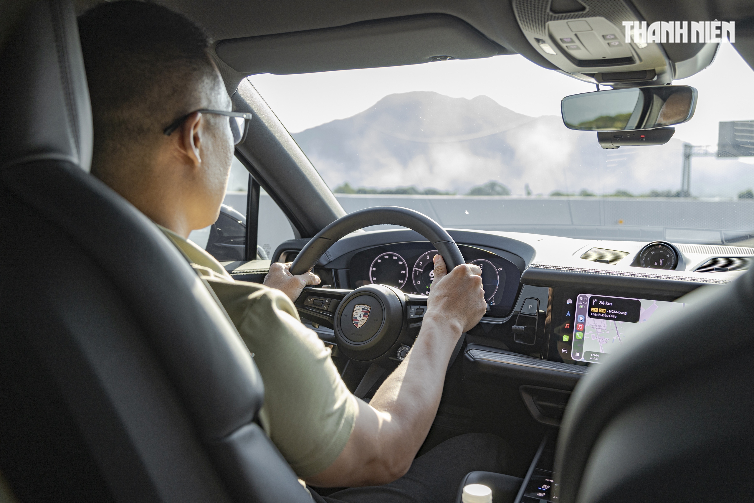‘Ghìm cương’ Porsche Cayenne e-hybrid giá gần 7 tỉ đồng: Nhanh, mạnh, ít ngốn xăng- Ảnh 10.