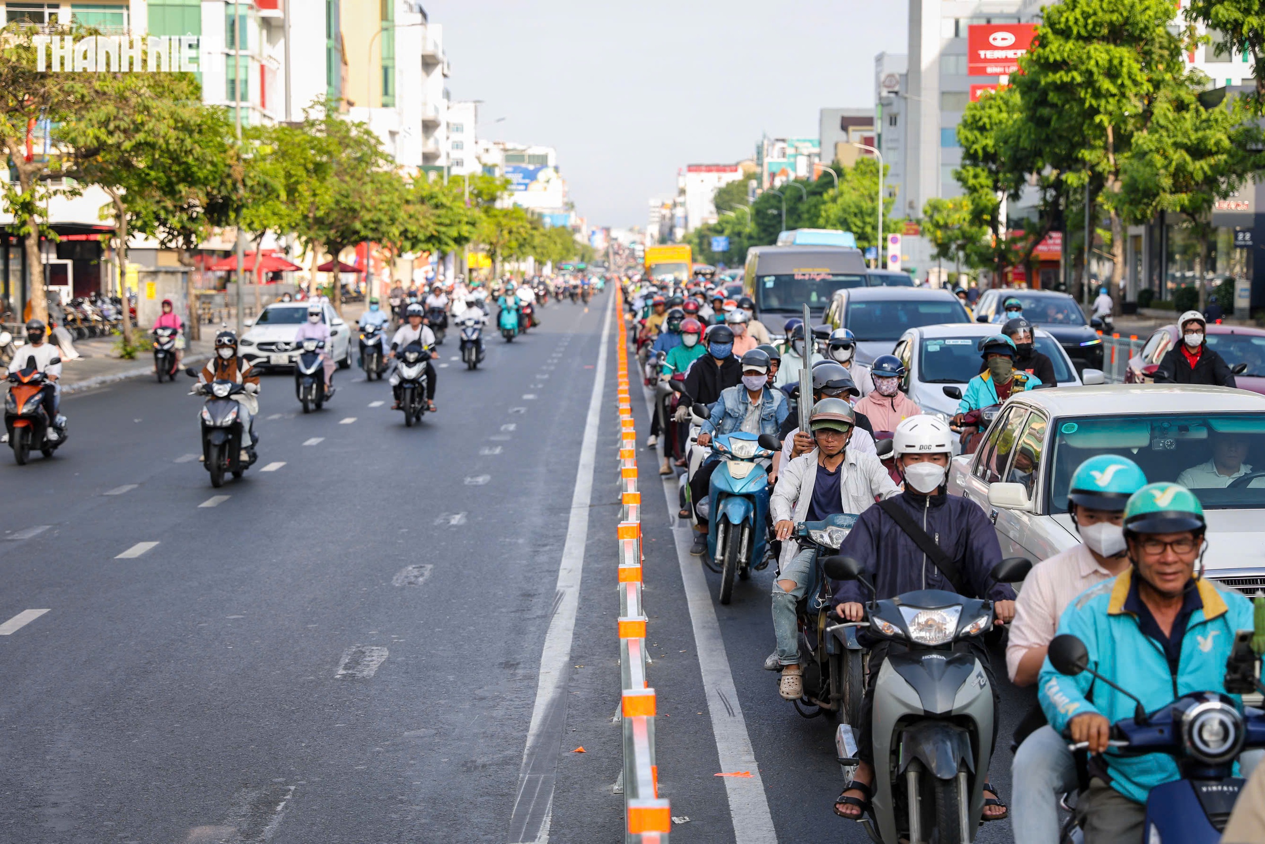 Đảo chiều đường Cộng Hòa: Người dân bớt 20 phút kẹt xe sáng đầu tuần - Ảnh 3.