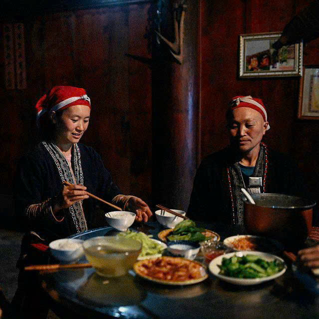 Người phụ nữ Dao đỏ khiến cư dân mạng mê mẩn vẻ đẹp vùng cao - Ảnh 1. Người phụ nữ Dao đỏ khiến cư dân mạng mê mẩn vẻ đẹp vùng cao - Ảnh 1.