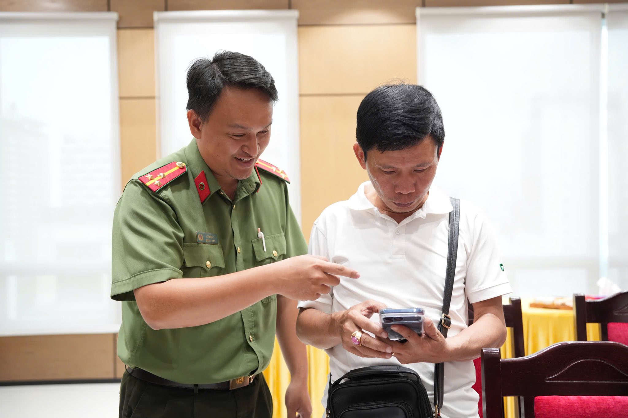 Tại sao nên dùng app "SOS An ninh trật tự – CATP HCM" - Ảnh 1.