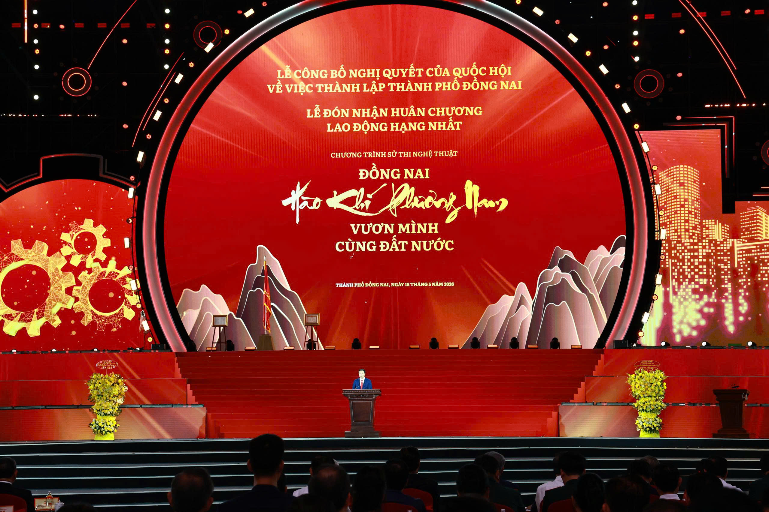 Những hình ảnh rực rỡ trong ngày đón nhận Nghị quyết thành lập thành phố Đồng Nai - Ảnh 1.
