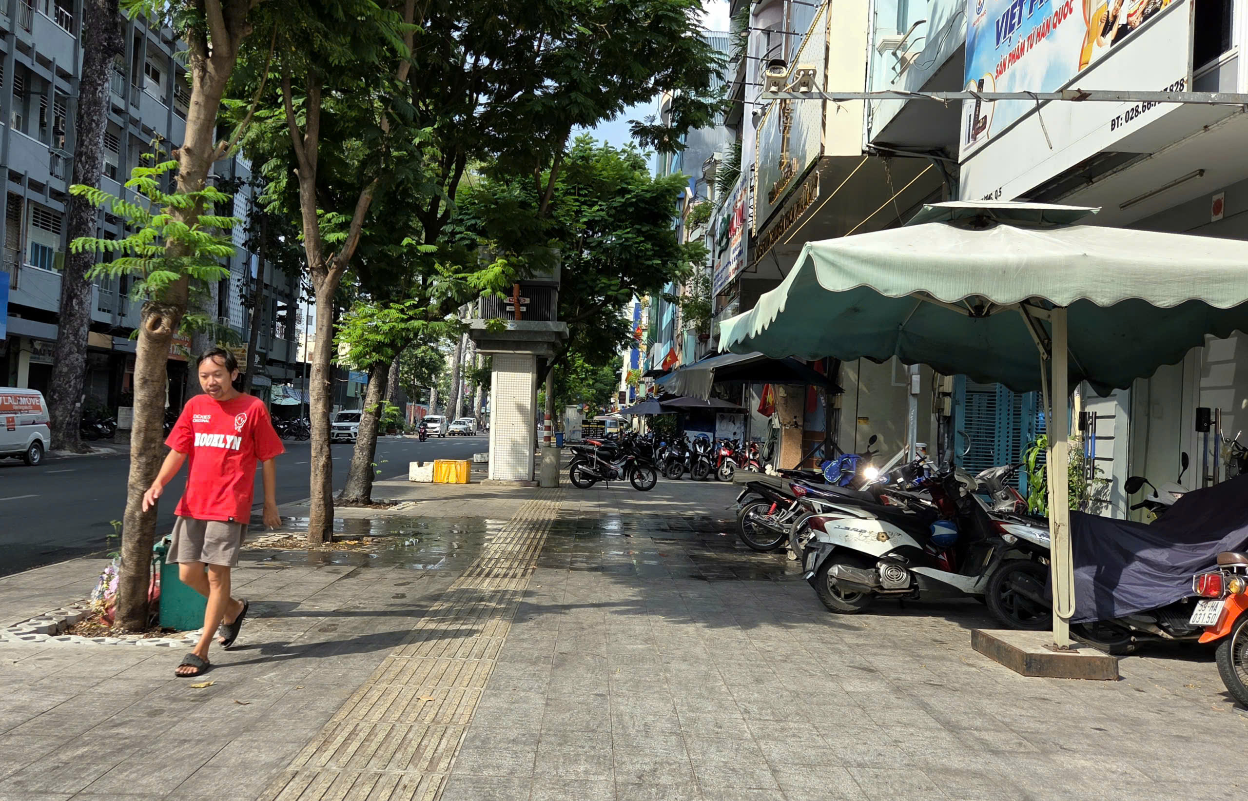 Người dân đăng ký nộp hơn 450 triệu để sử dụng vỉa hè phường An Đông - Ảnh 1.